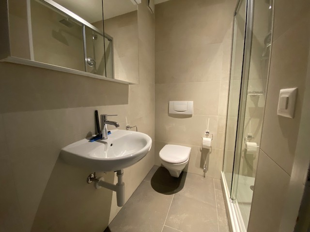 1ère salle de bains 1ère salle de bains