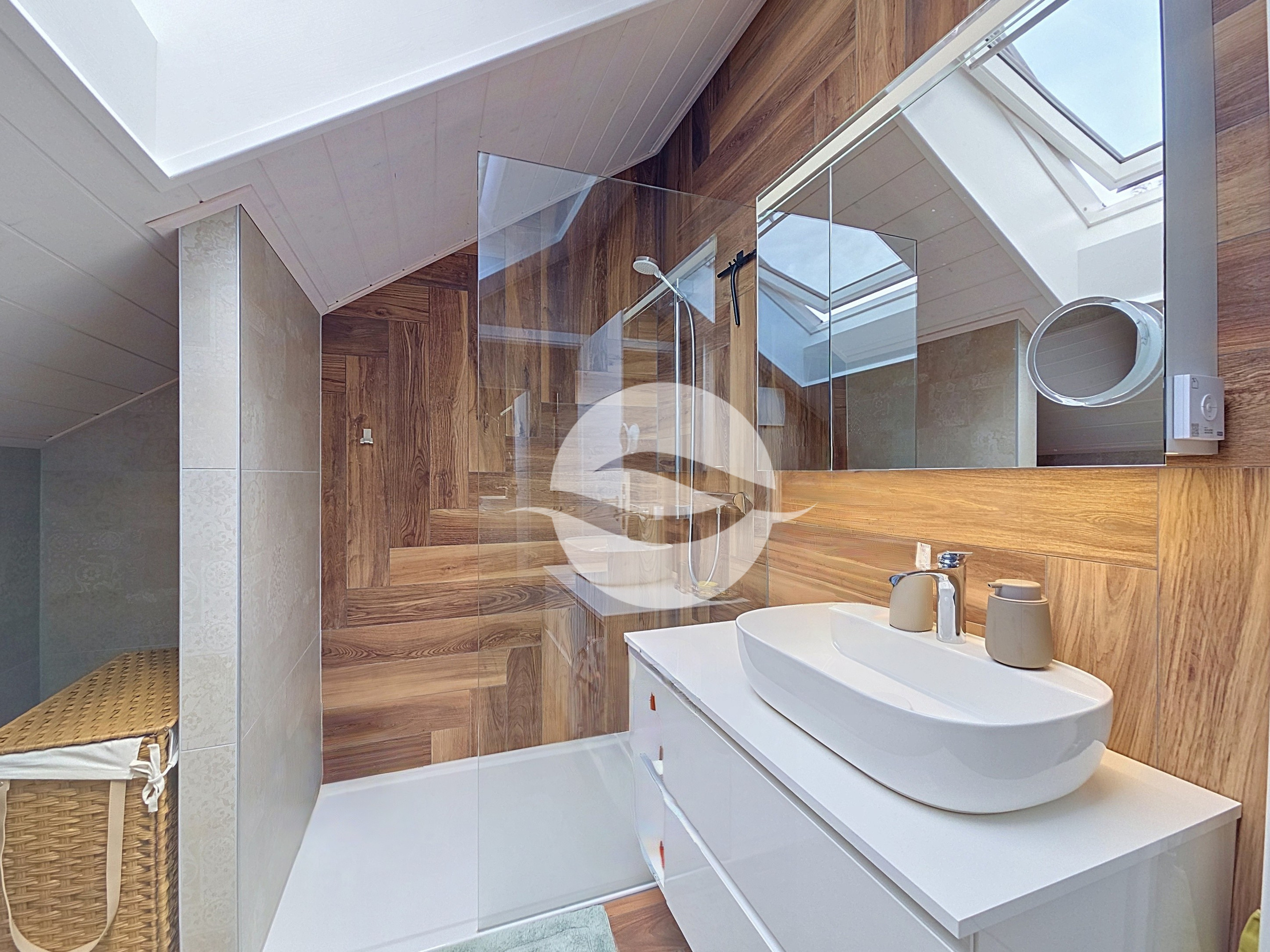 Interior view 9