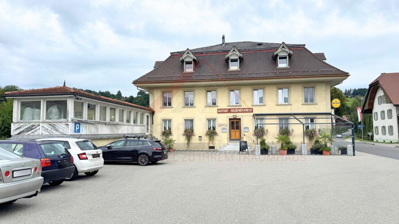 Fassadenansicht (Front, Rückseite, Seite) ? Vue de la façade (avant, arrière, côté)