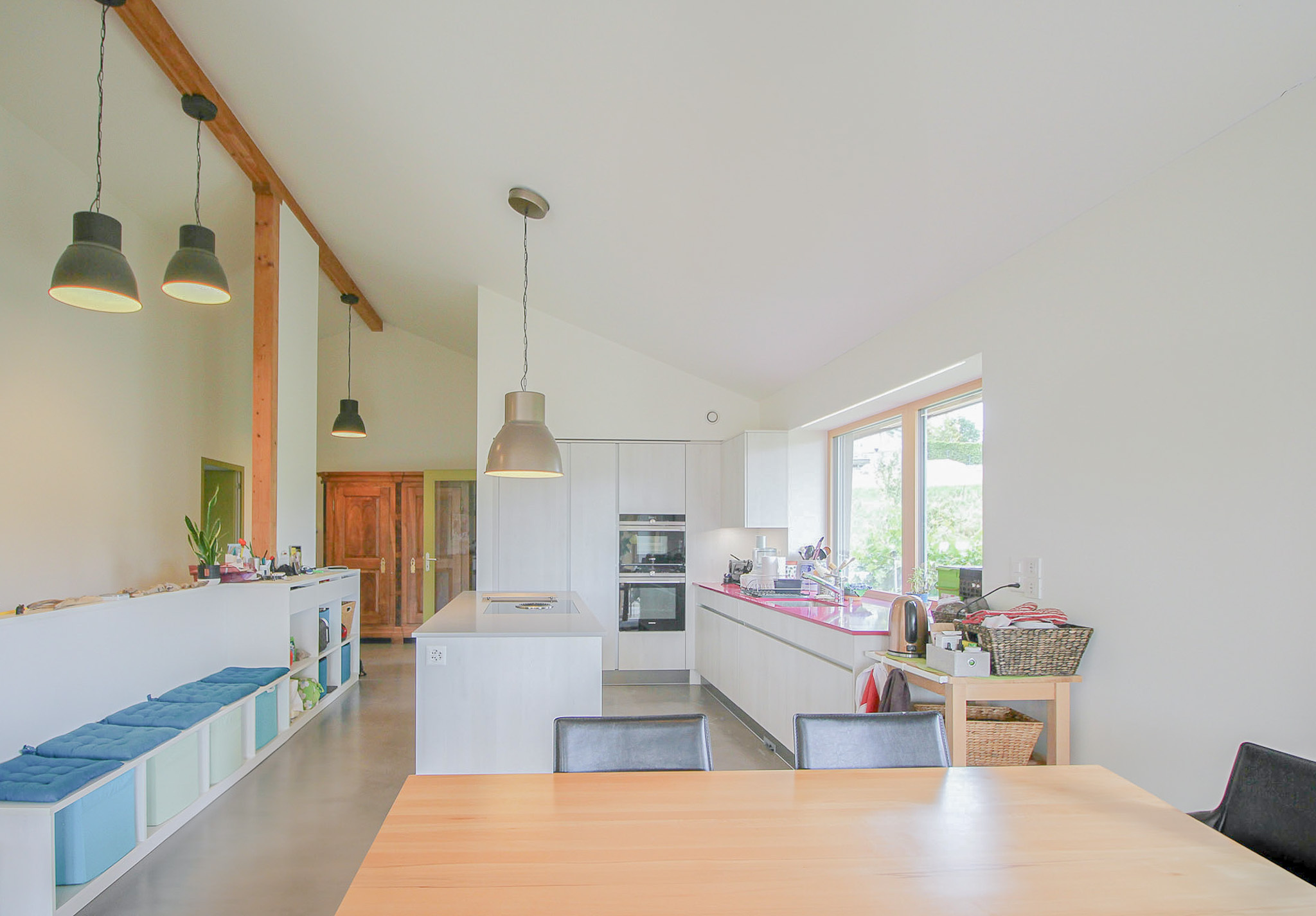 Cuisine agencée ouverte au rez supérieur