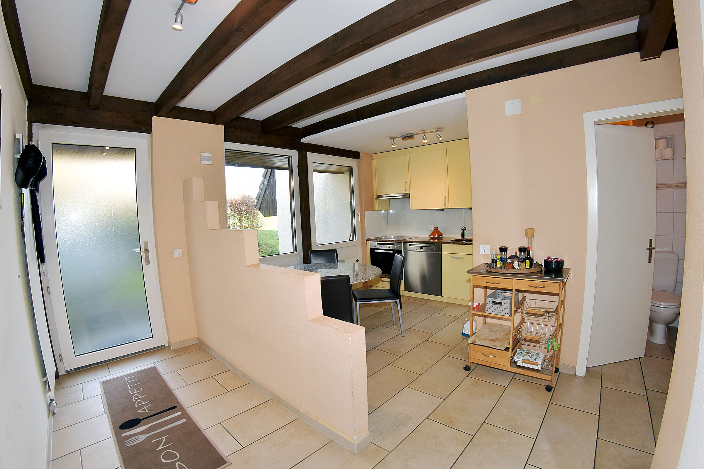 Eingangsbereich und Wohnküche