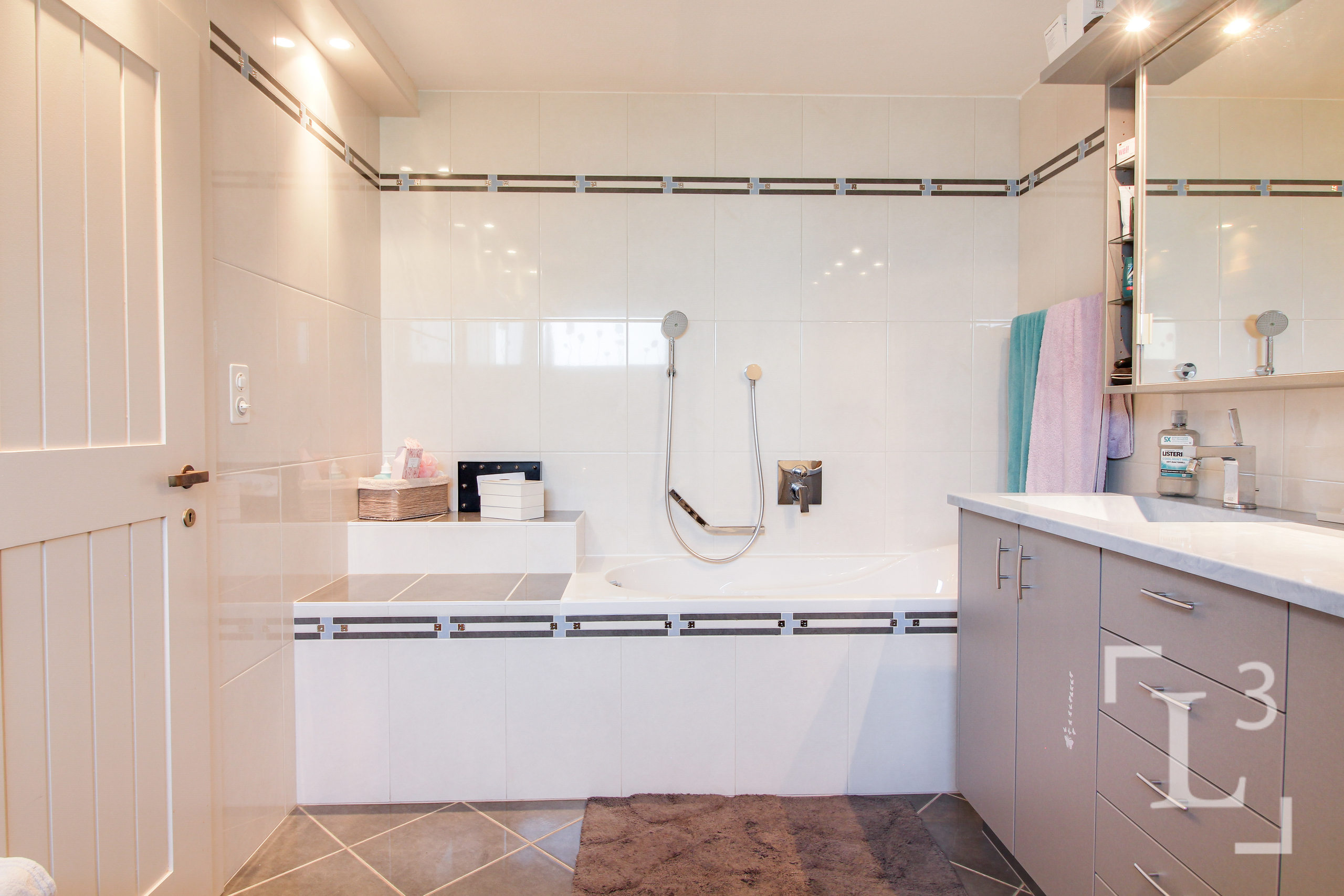 Bathroom (Master suite)