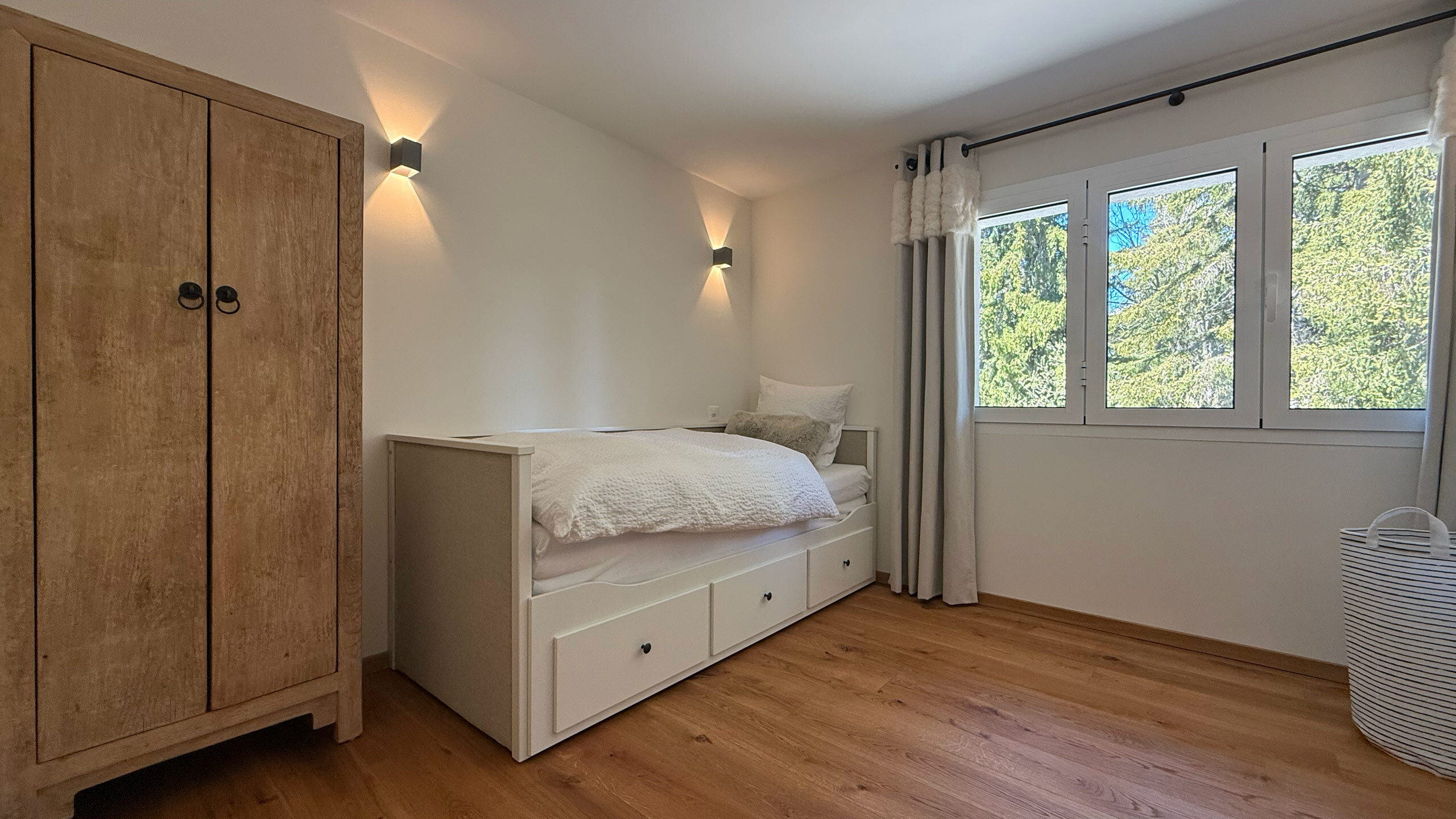 Bedroom 1 (Single bed - Upper level)