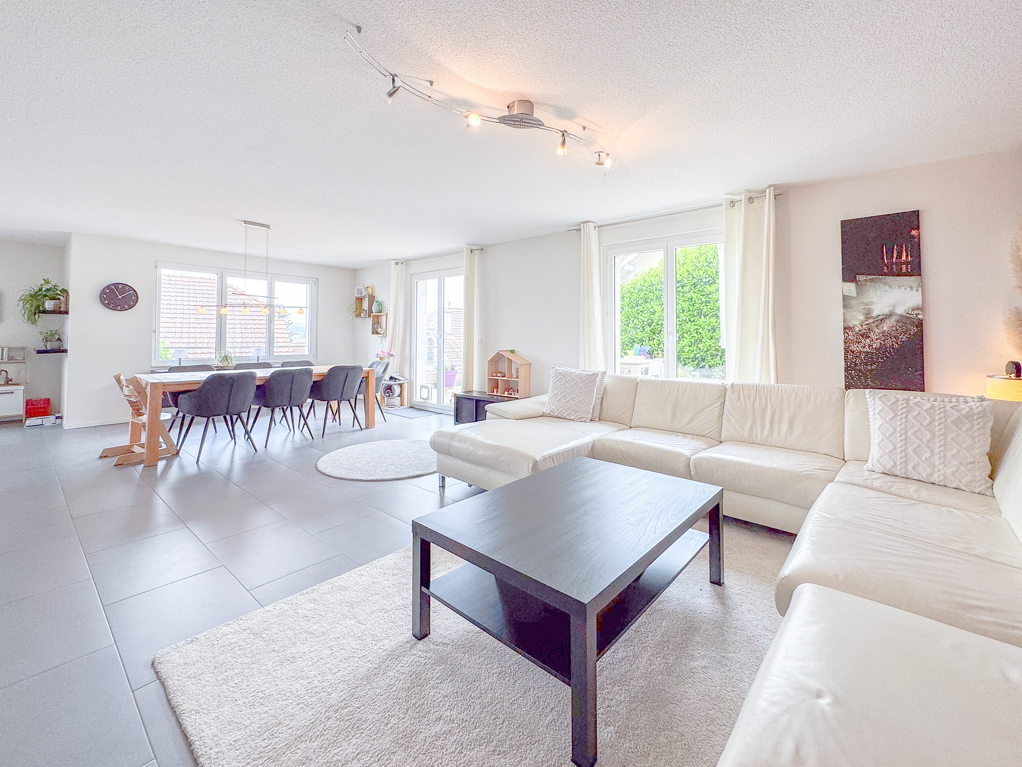 Espace salon au rez supérieur Espace salon au rez supérieur