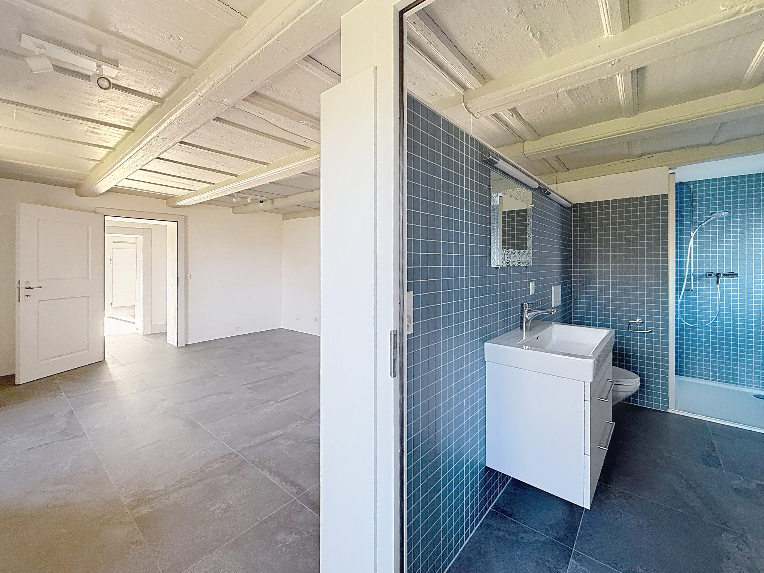 Chambre/salle de douche rez