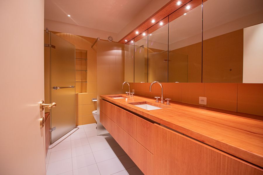 Salle de bain + WC Salle de bain + WC
