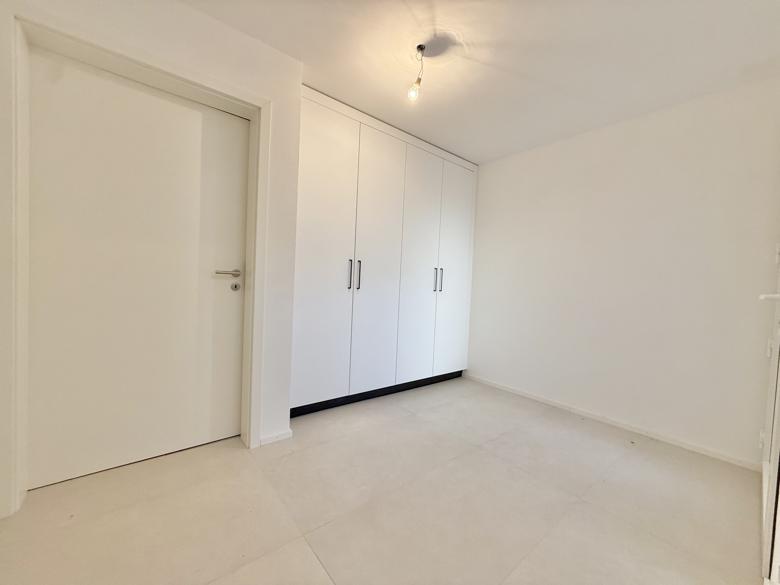 rez-inf: Entrée avec armoires encastrées rez-inf: Entrée avec armoires encastrées