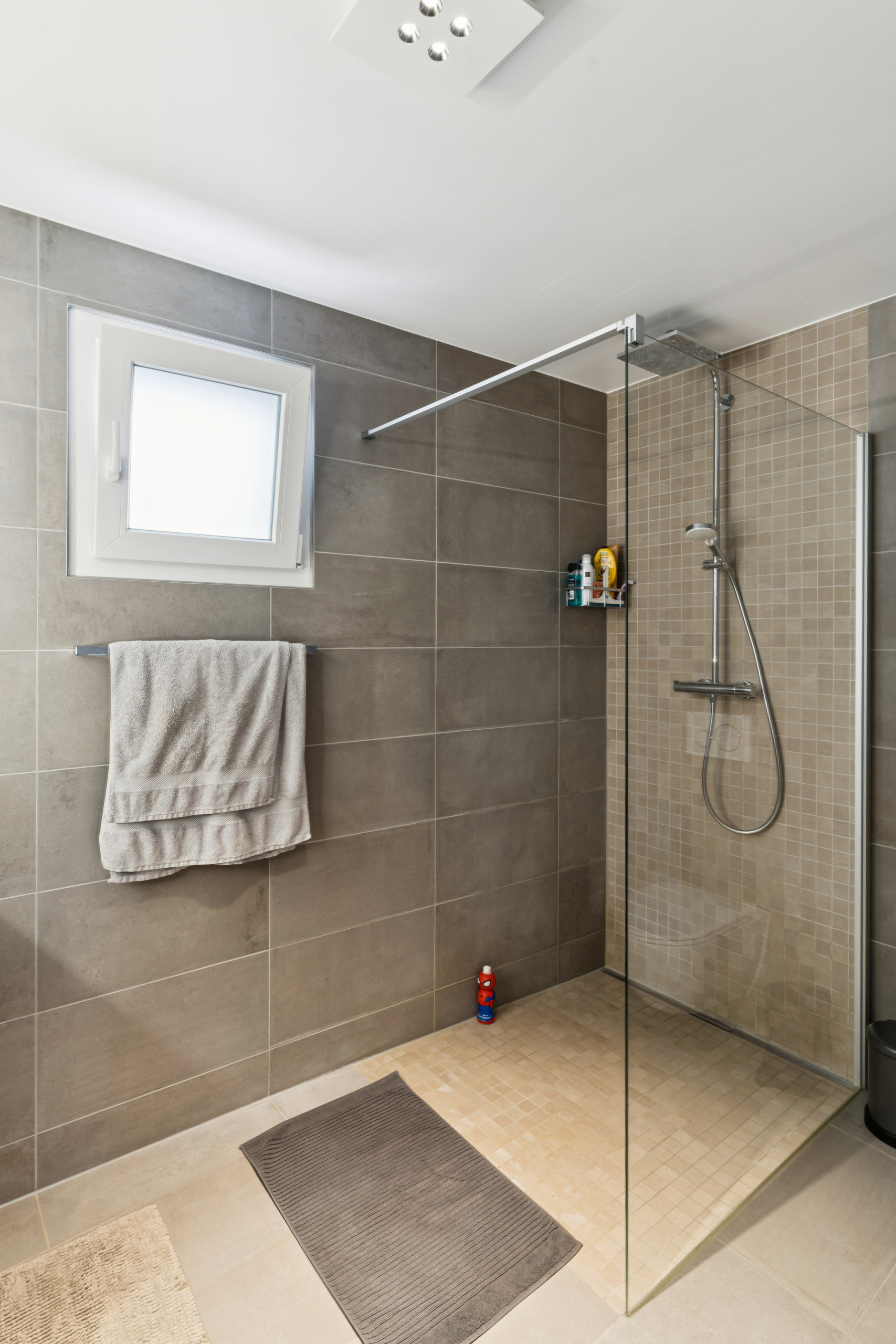 Salle d'eau de la suite parentale