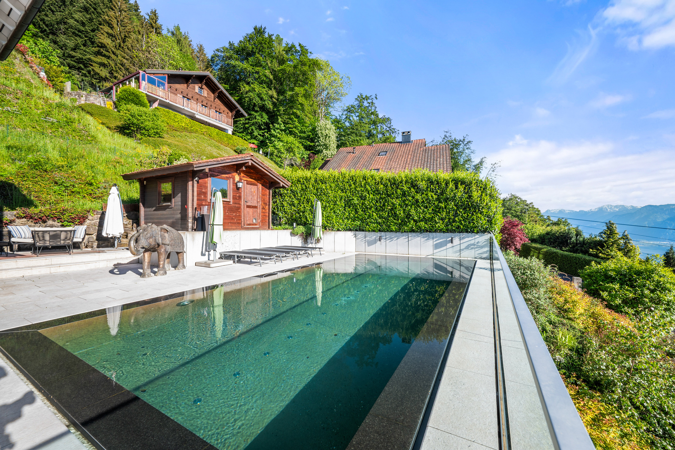 Exterior view 5