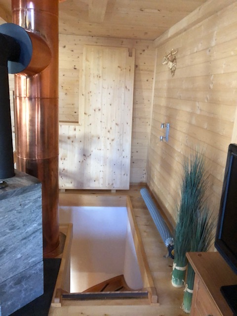 Wohnbereich / Treppe zu EG - kann mit Vorrichtung geschlossen werden