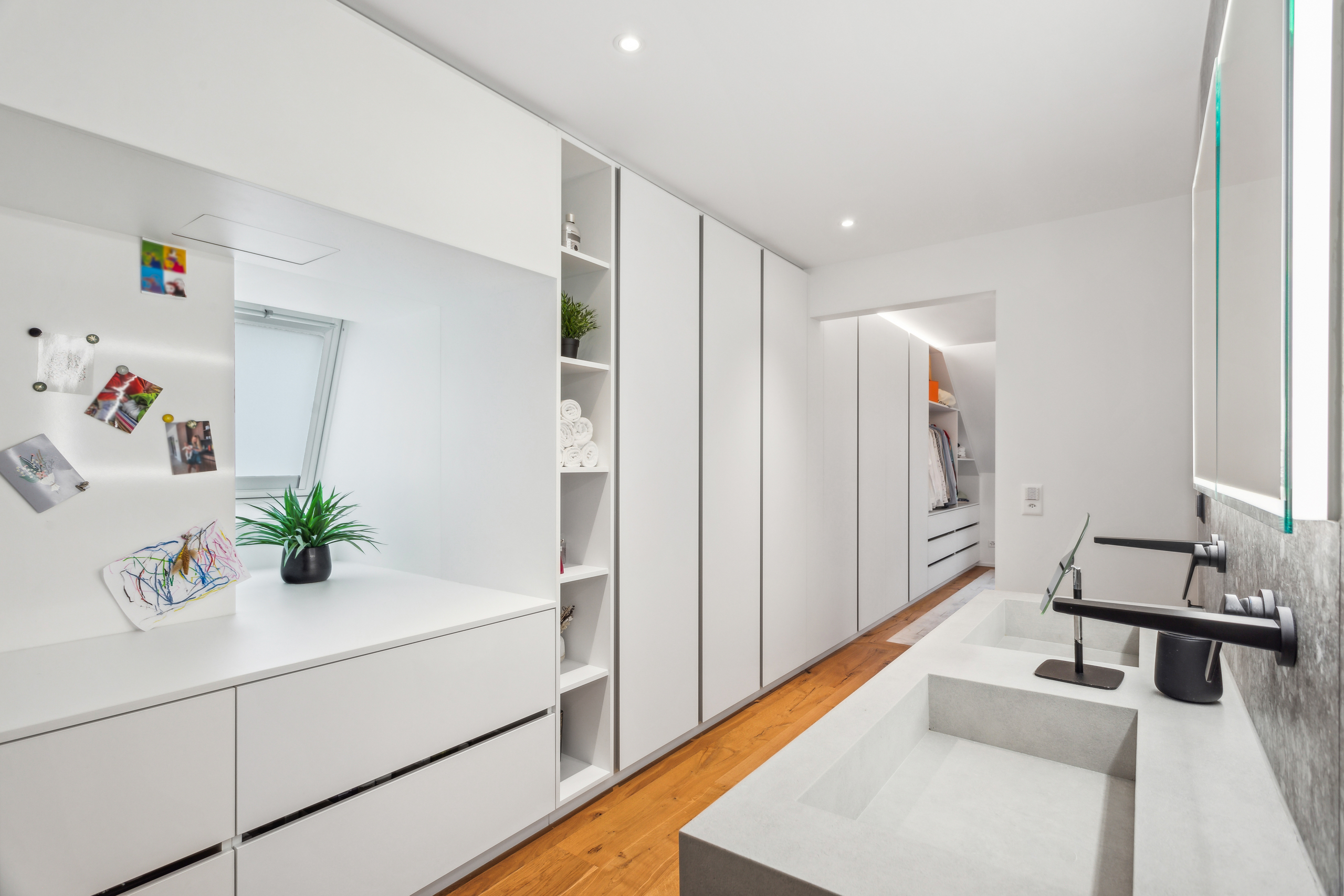 The en suite shower room