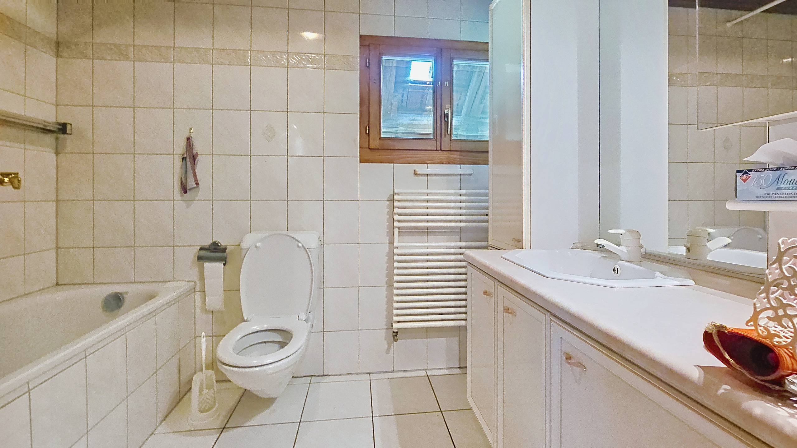 Salle de bain 2 - appartement 4 pces 1er étage Salle de bain 2 - appartement 4 pces 1er étage