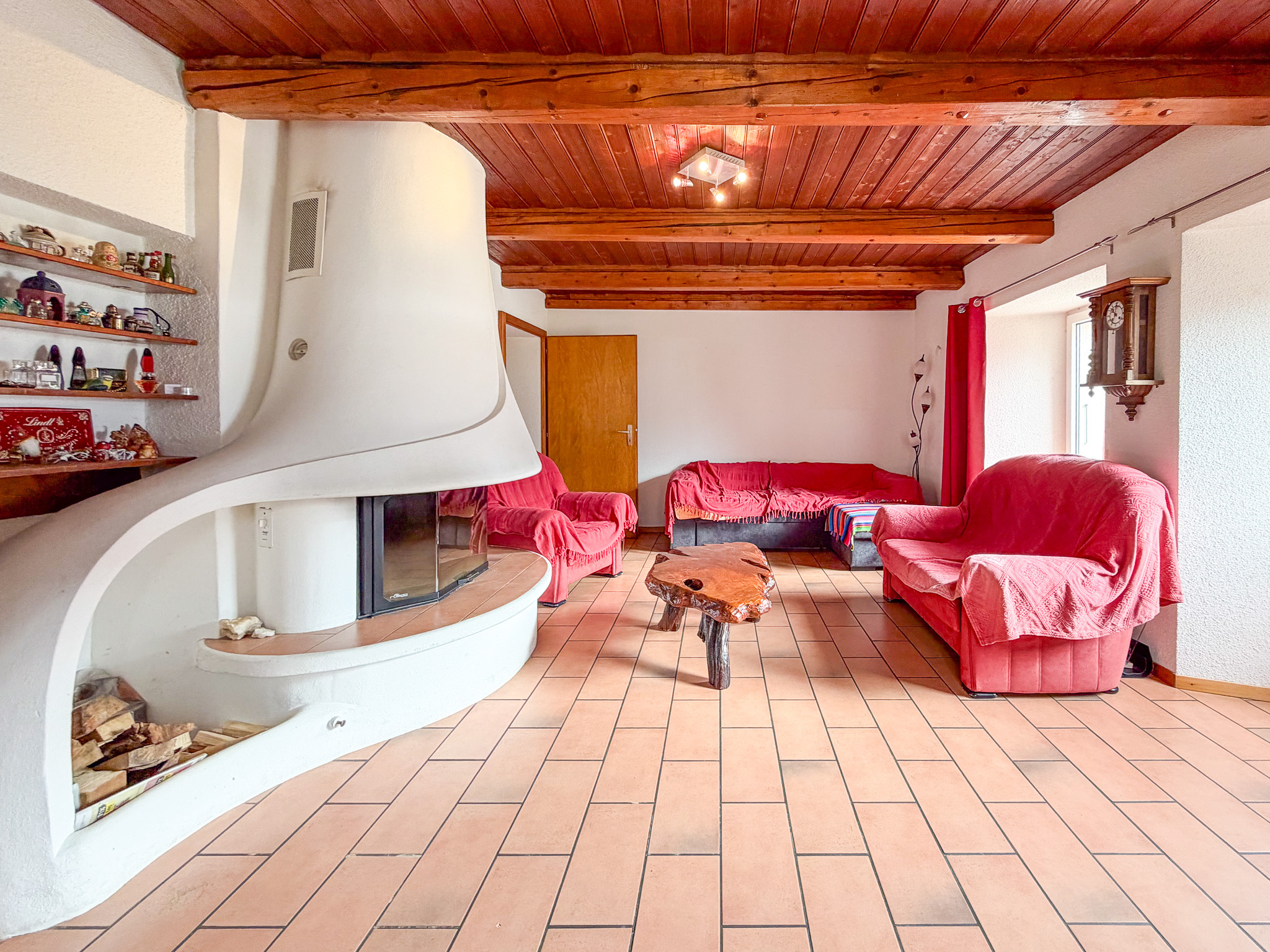 Rez inférieur duplex - séjour avec accès terrasse et jardin