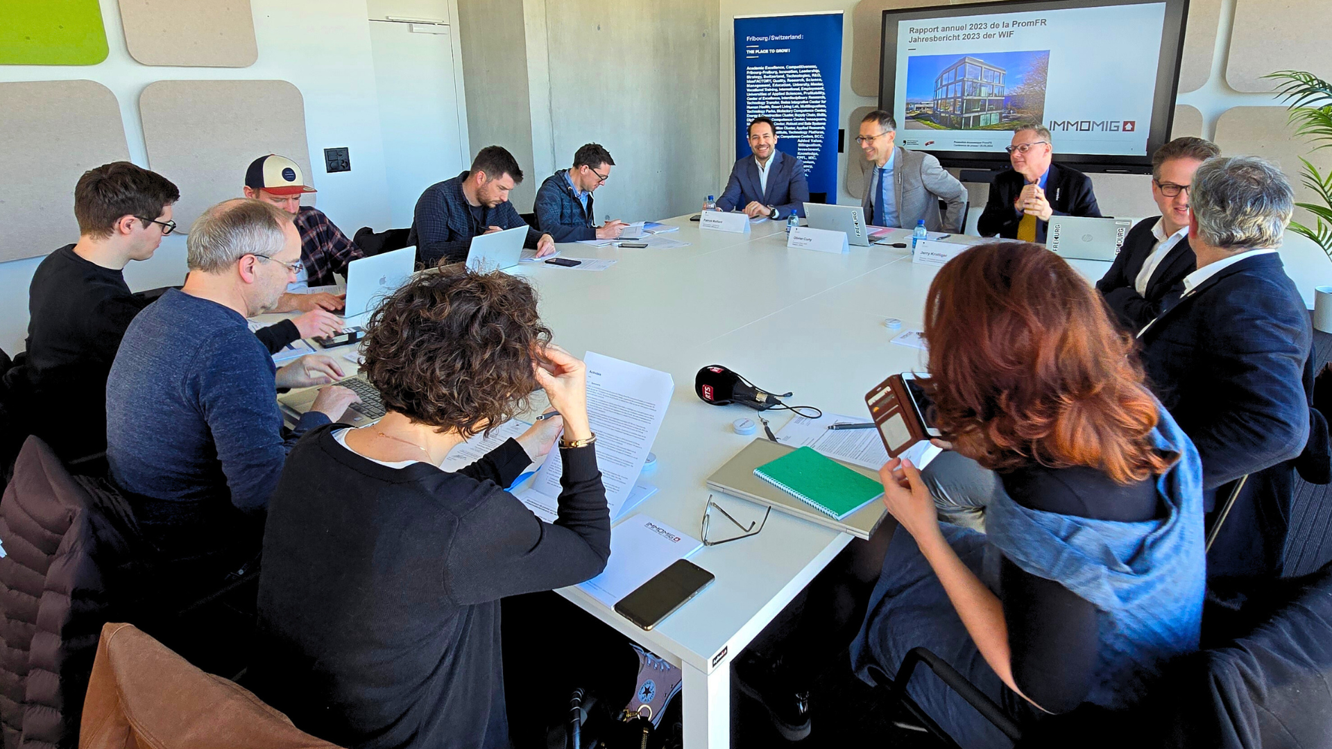 Swiss real estate professionals meeting around a table for a business discussion and professional networking.