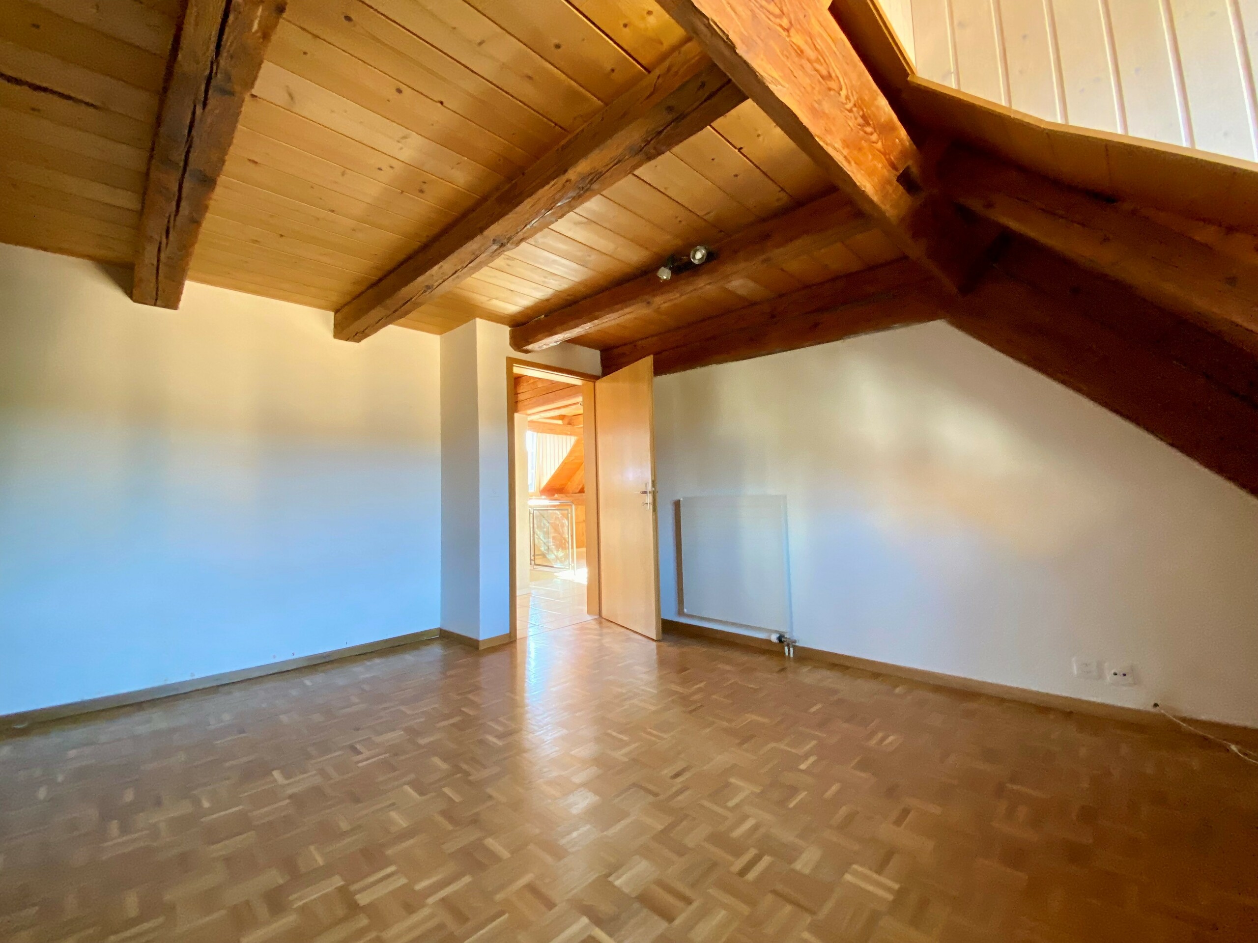 3. 5 Zi.-Wohnung DG Zimmer 1 3. 5 Zi.-Wohnung DG Zimmer 1