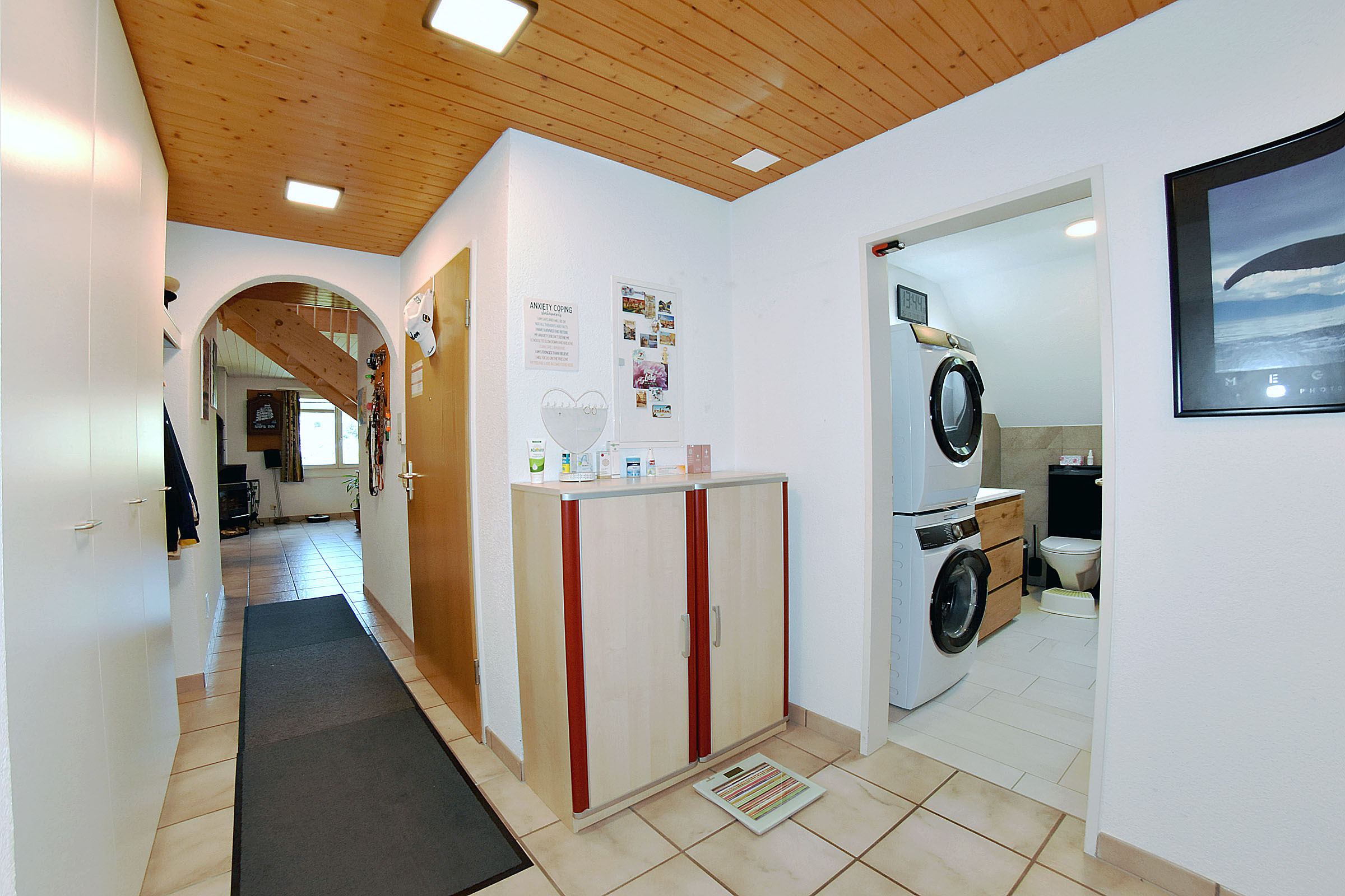 Eingangsbereich / Korridor mit Garderobe und Einbauschränken
