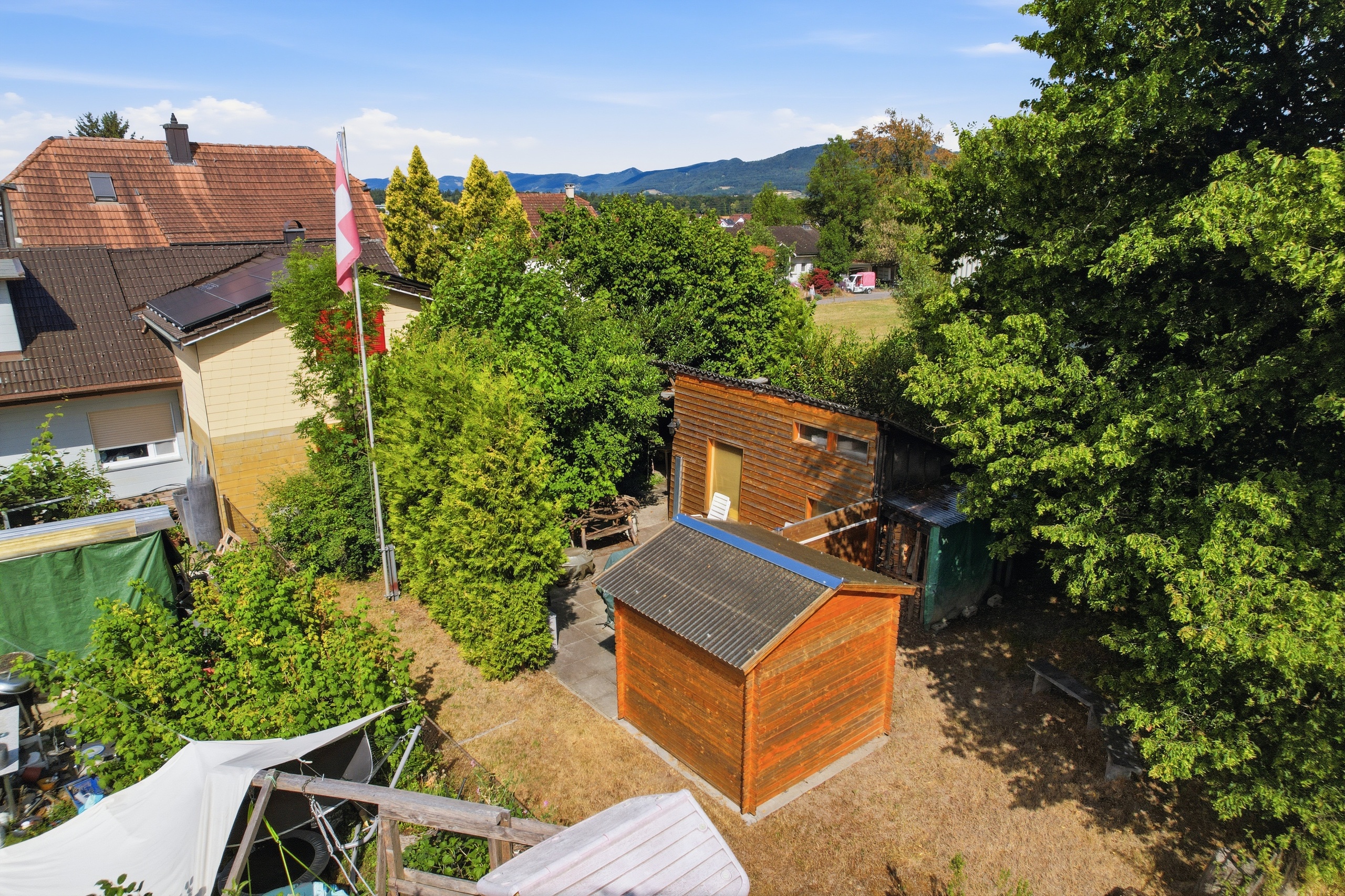 Exterior view 10