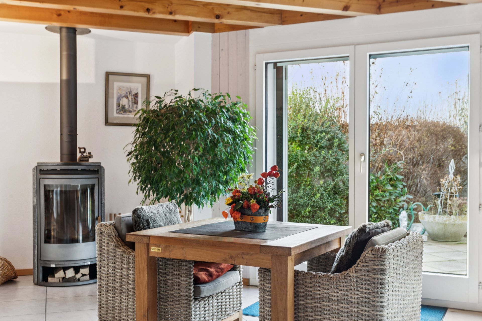 Spacieux séjour avec poêle