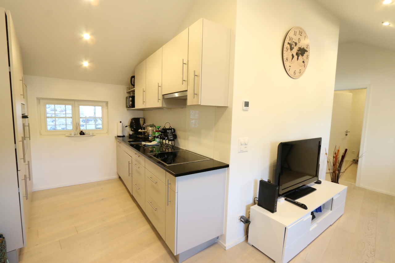 Dachwohnung; moderne, offene Wohnküche