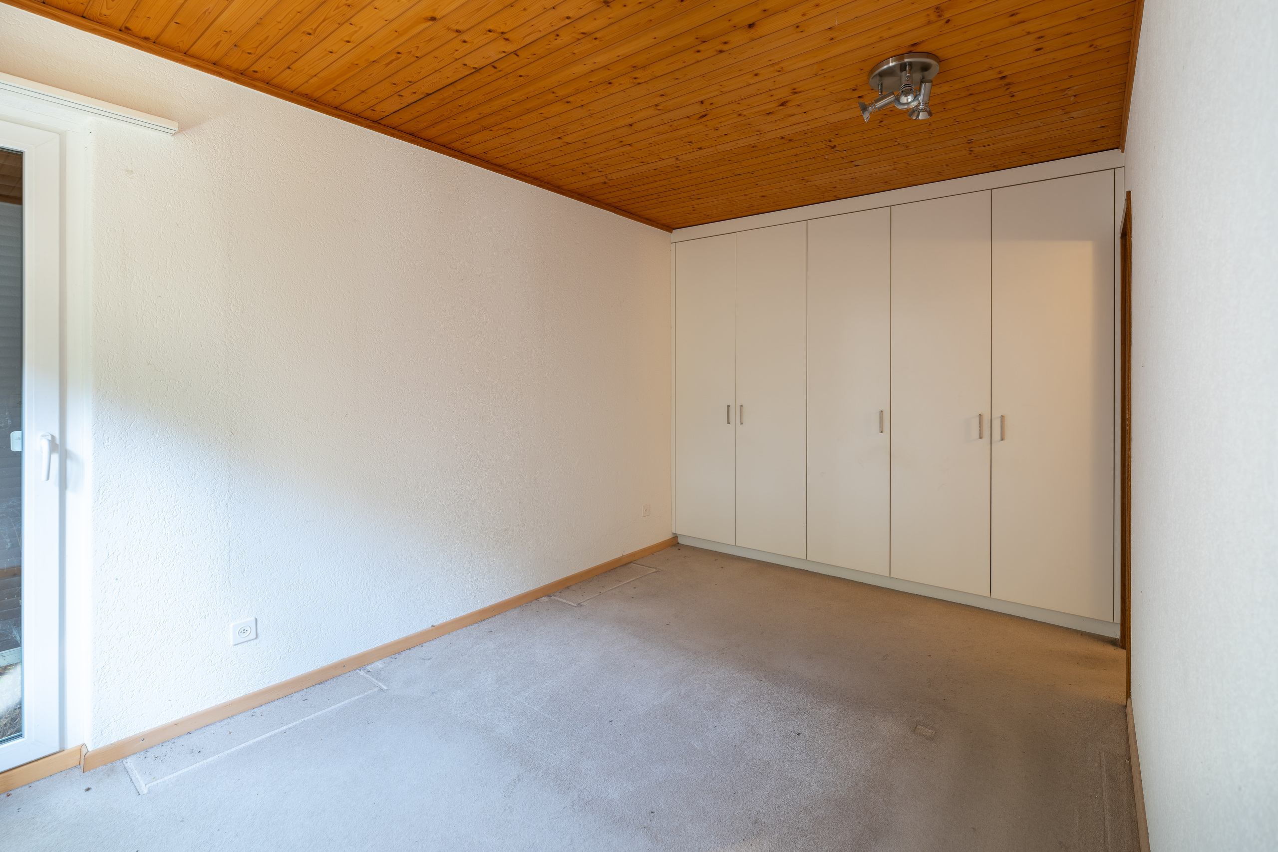 ZIMMER WOHNUNG