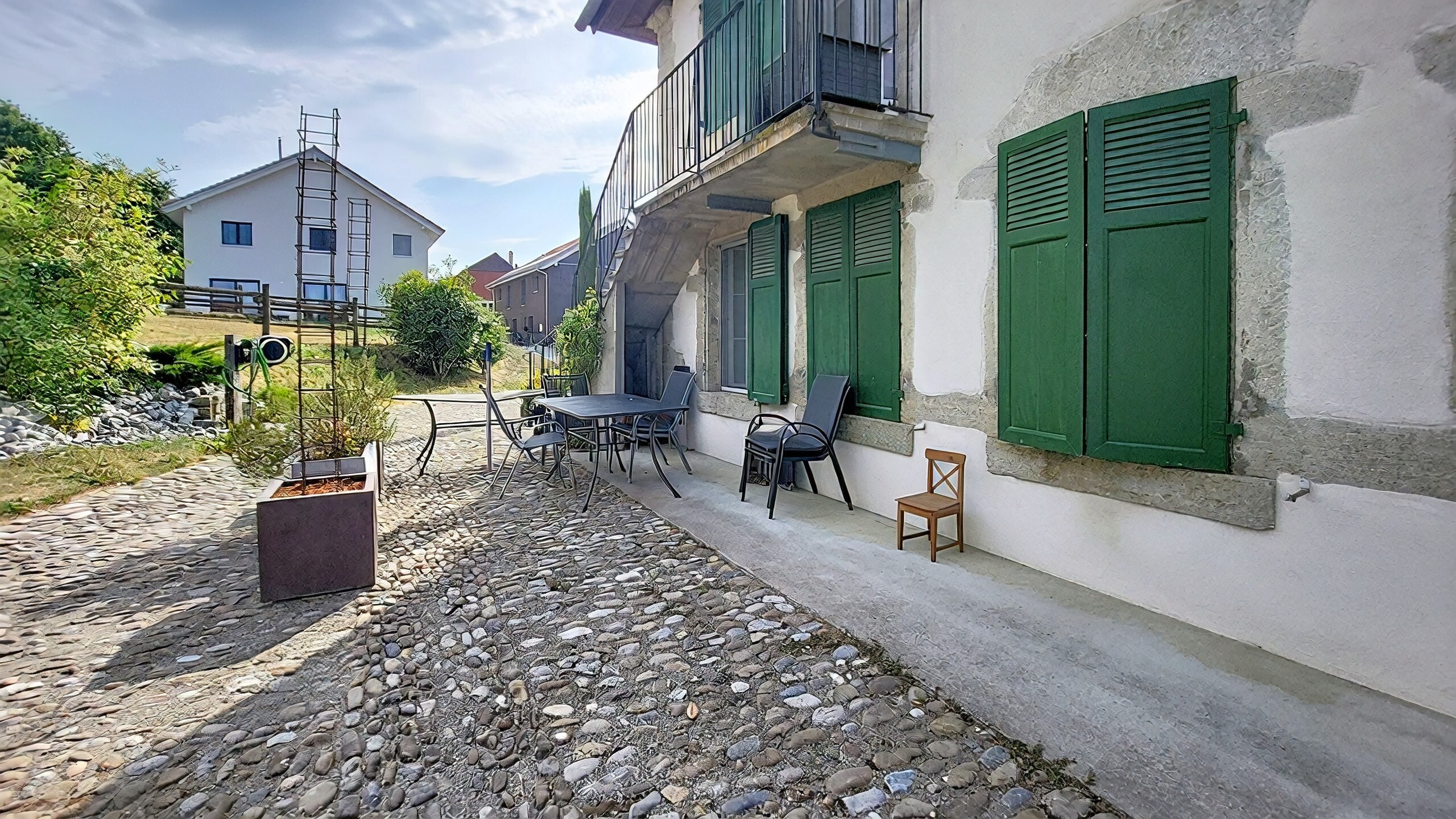 Exterior view 3