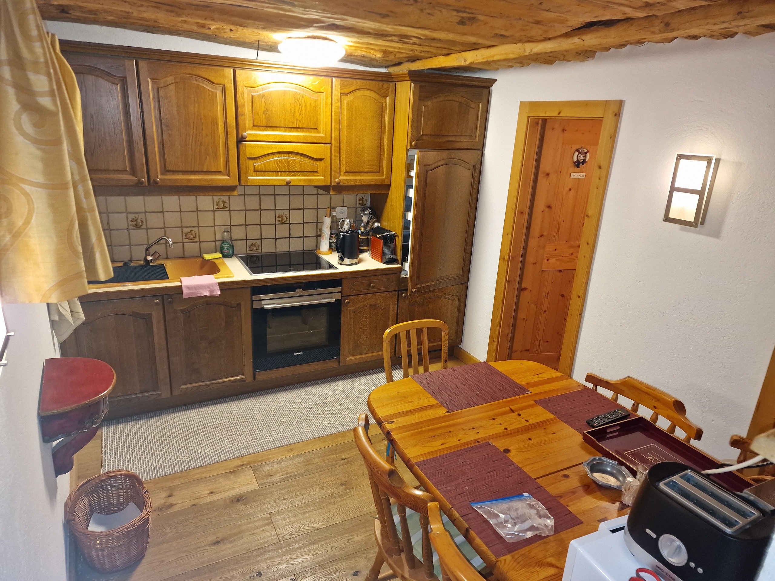 Cuisine + coin-à-manger au rez inférieur Cuisine + coin-à-manger au rez inférieur