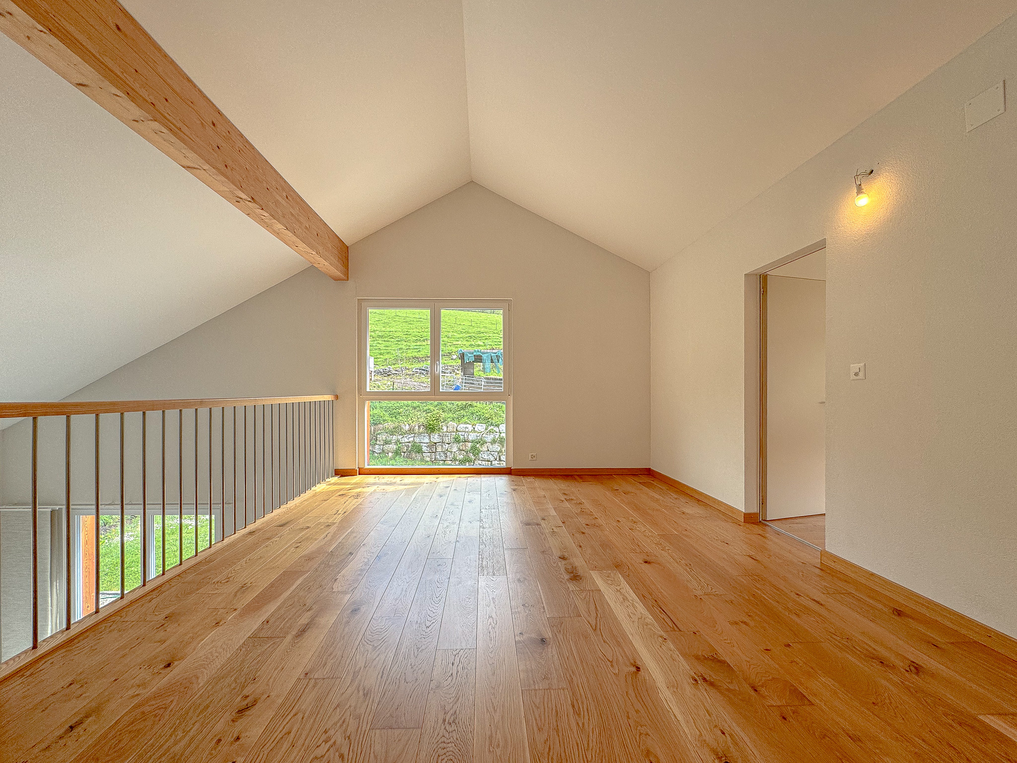 Duplex de 6 pces  - galerie ouverte de 23 m2 dans les combles Duplex de 6 pces  - galerie ouverte de 23 m2 dans les combles