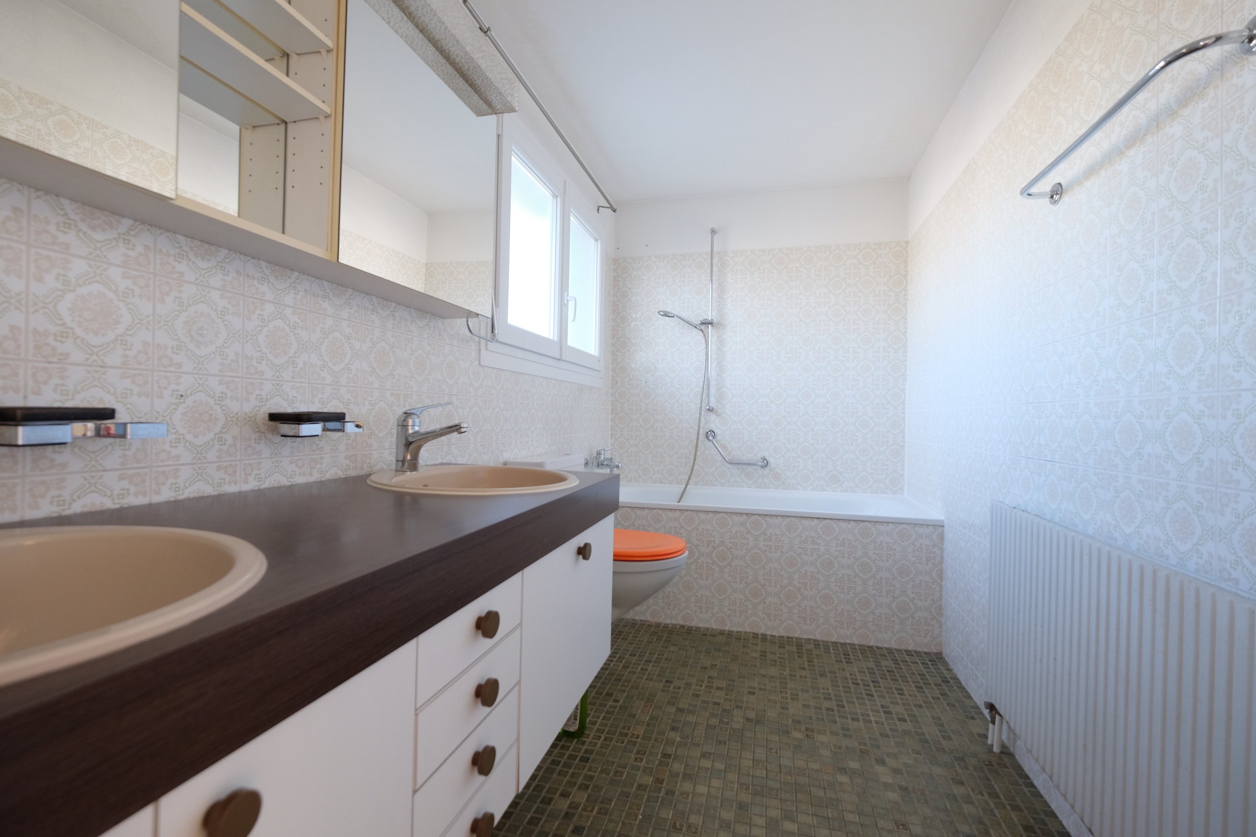 Badezimmer 1. OG Badezimmer 1. OG