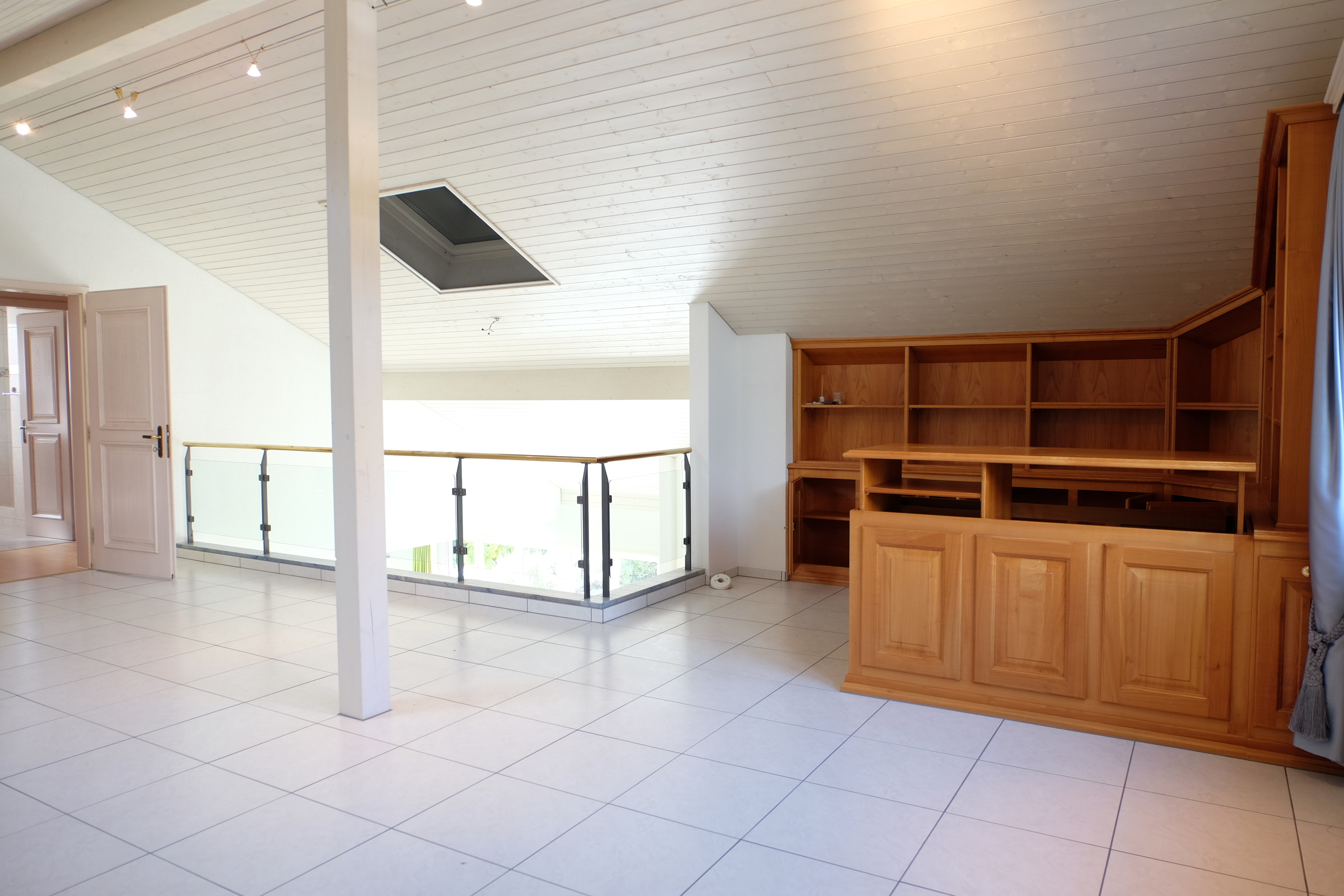 Dachgeschoss mit Luftraum zum Wohnzimmer Dachgeschoss mit Luftraum zum Wohnzimmer