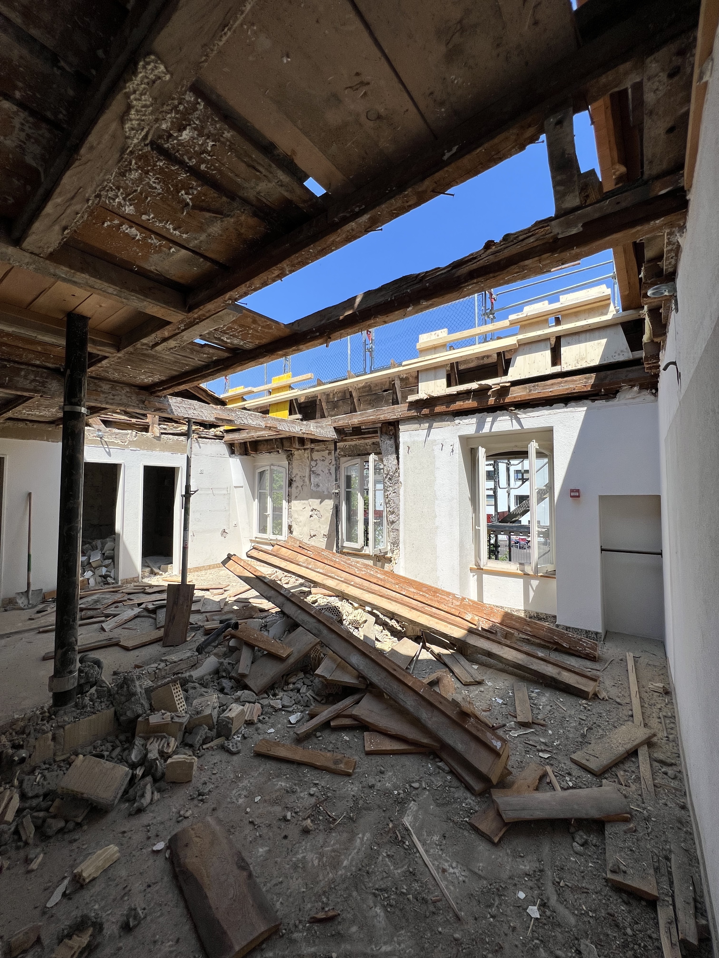 Baufortschritt Juni 2023: Dachabbruch Wohnung 10