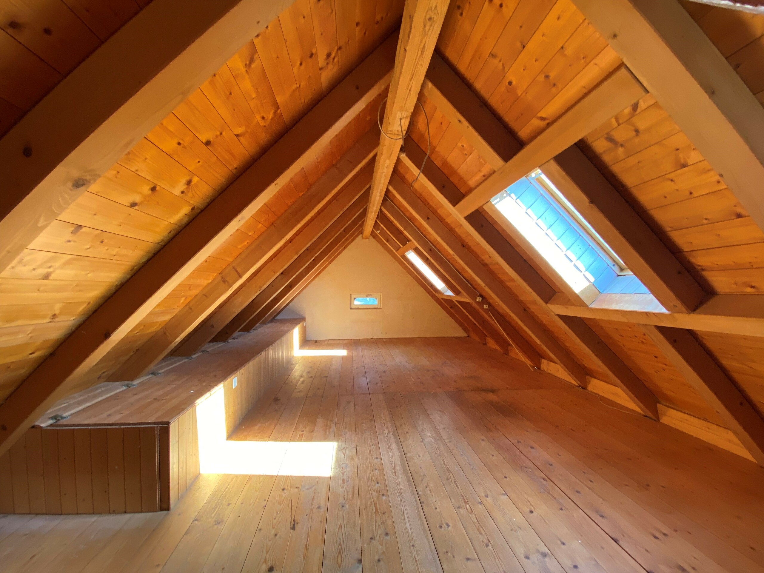 3. 5 Zi.-Wohnung DG Galerie 3. 5 Zi.-Wohnung DG Galerie