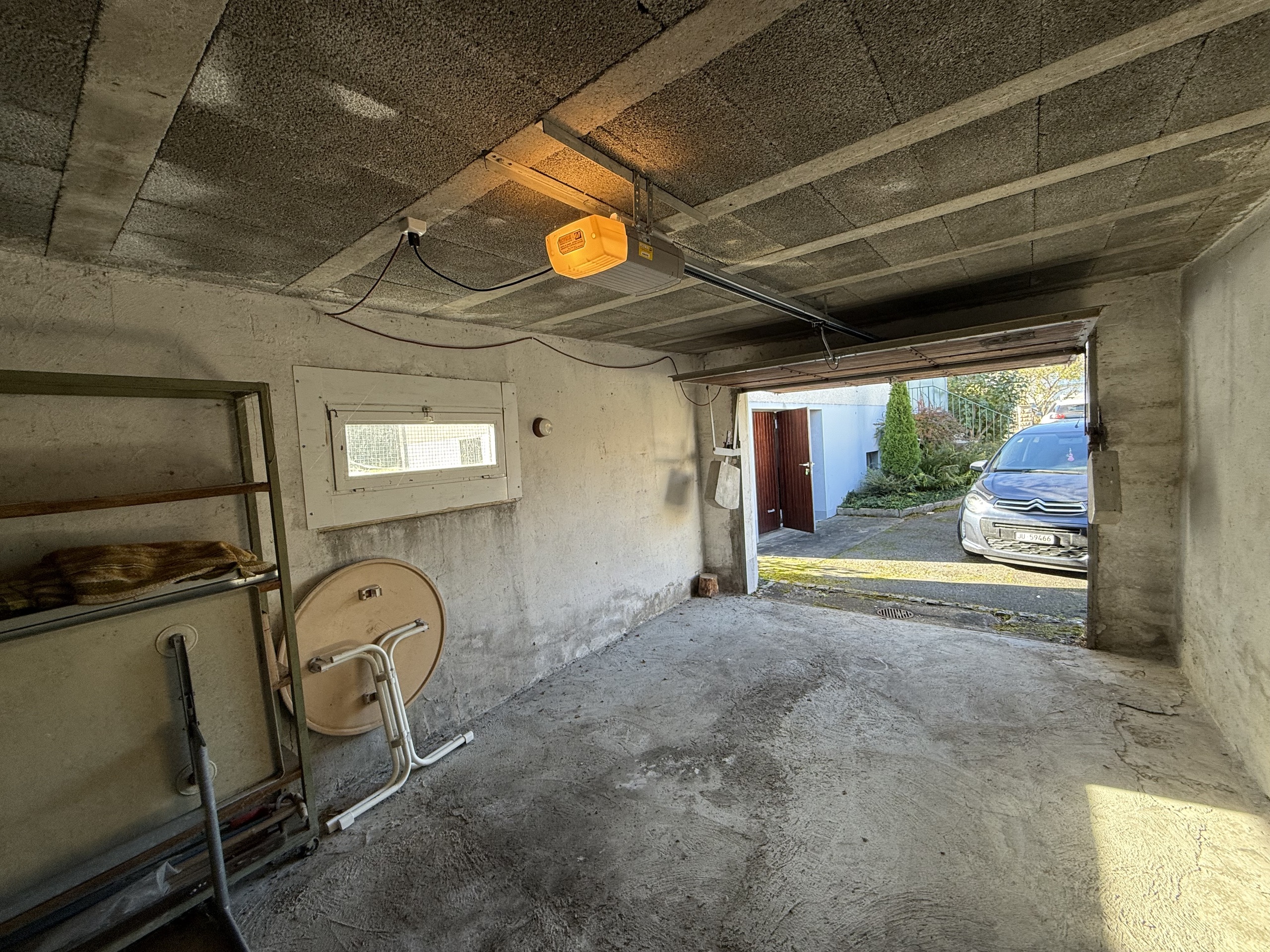 Garage avec porte automatique Garage avec porte automatique
