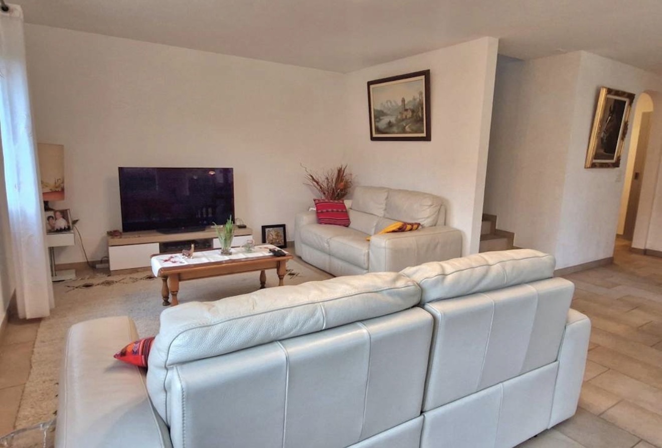 Interior view 3