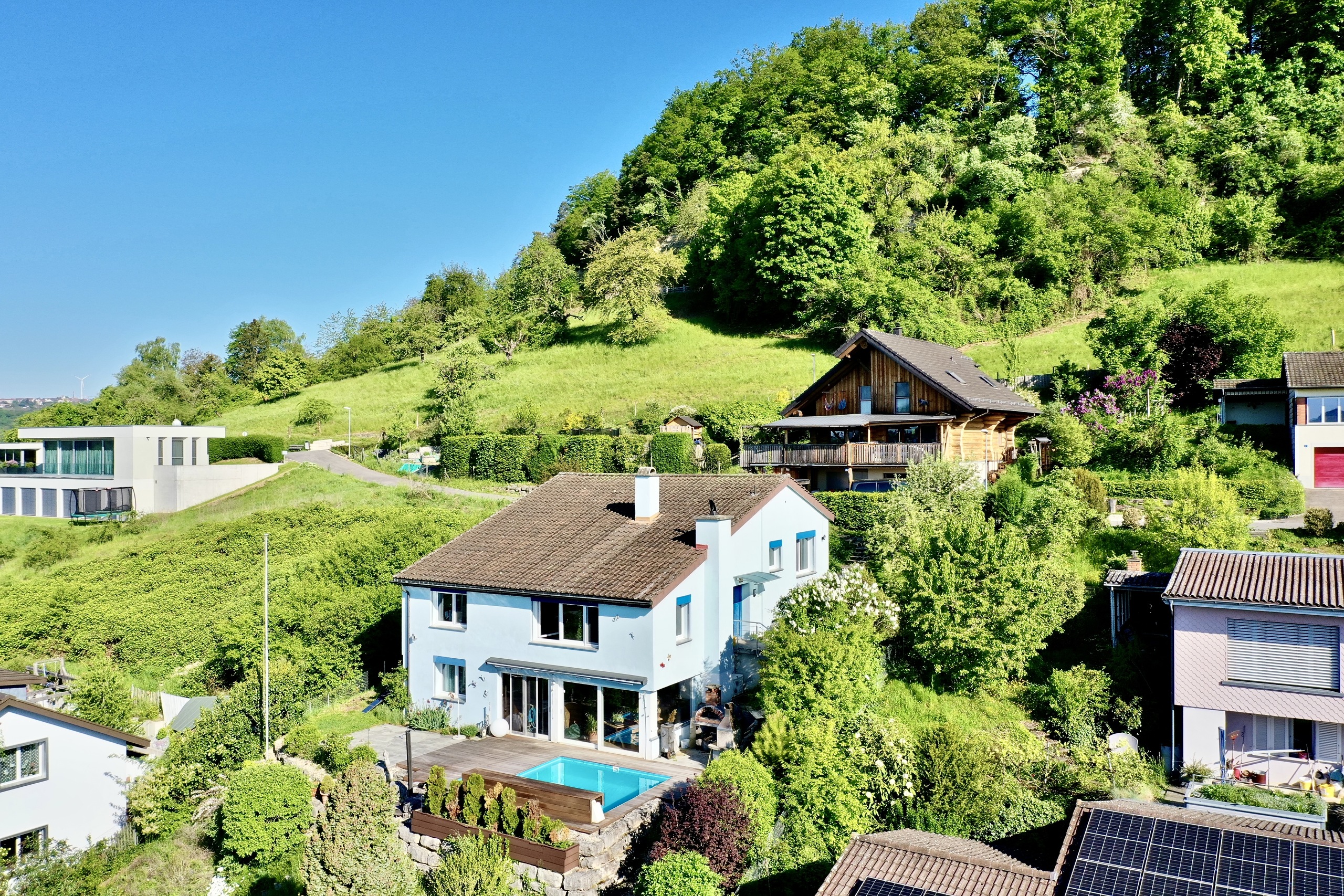 Für ein Leben am sonnenverwöhnten Südhang. Für ein Leben am sonnenverwöhnten Südhang.