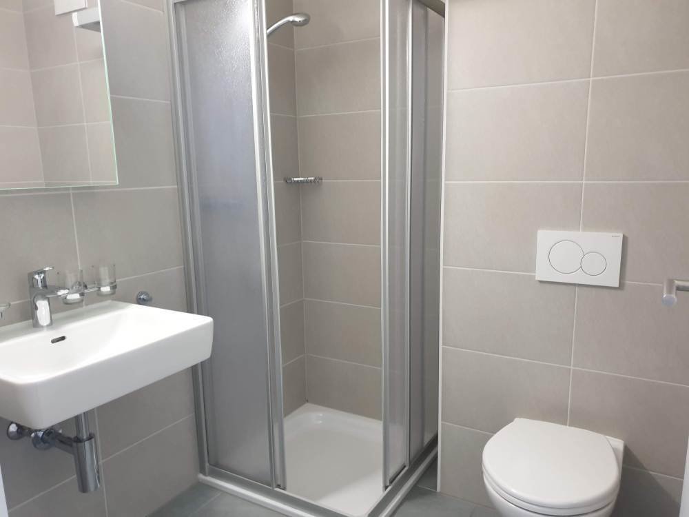 14068771135d1b7a064c7929.67344345_1000