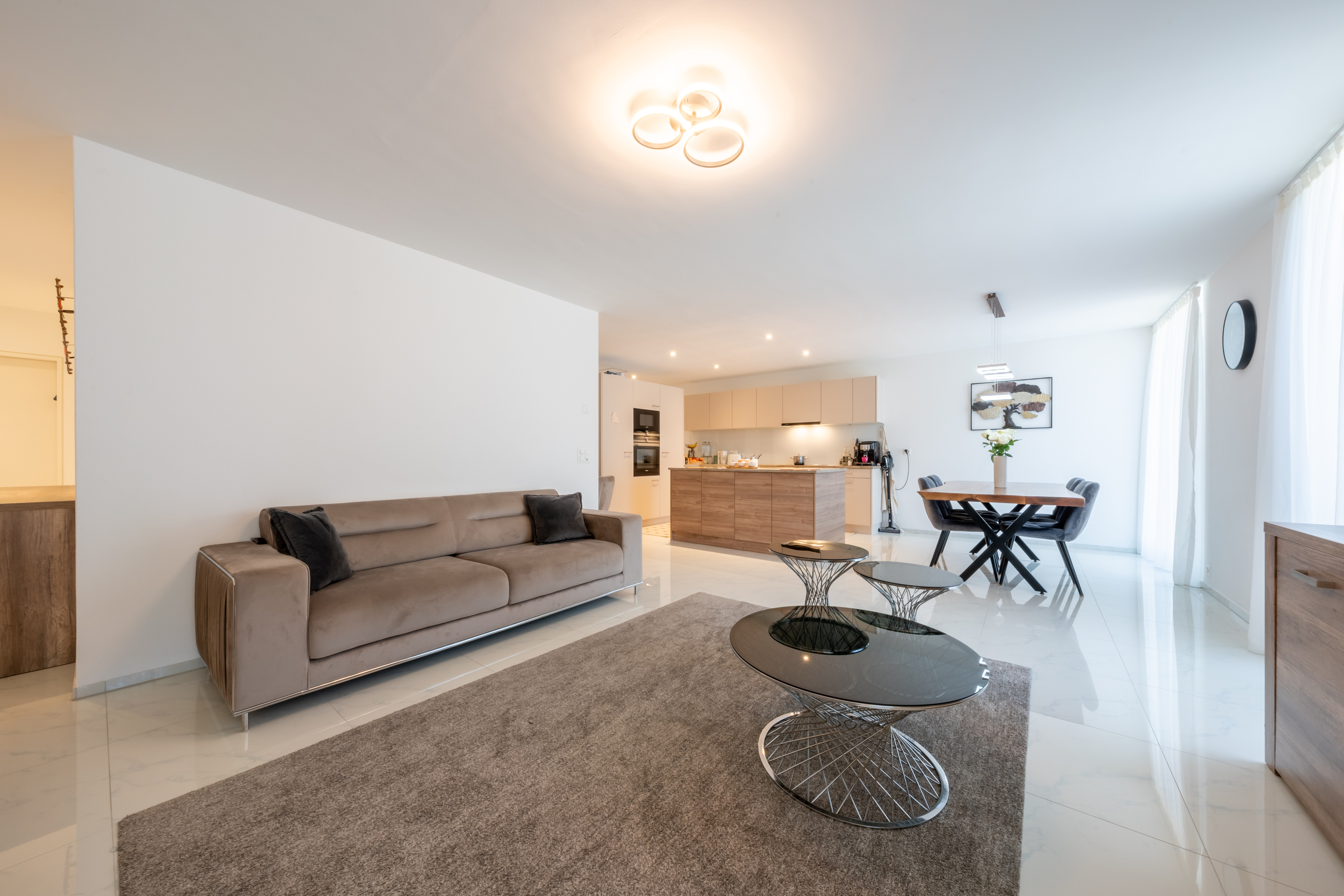 Wohnzimmer/Esszimmer sowie Küche