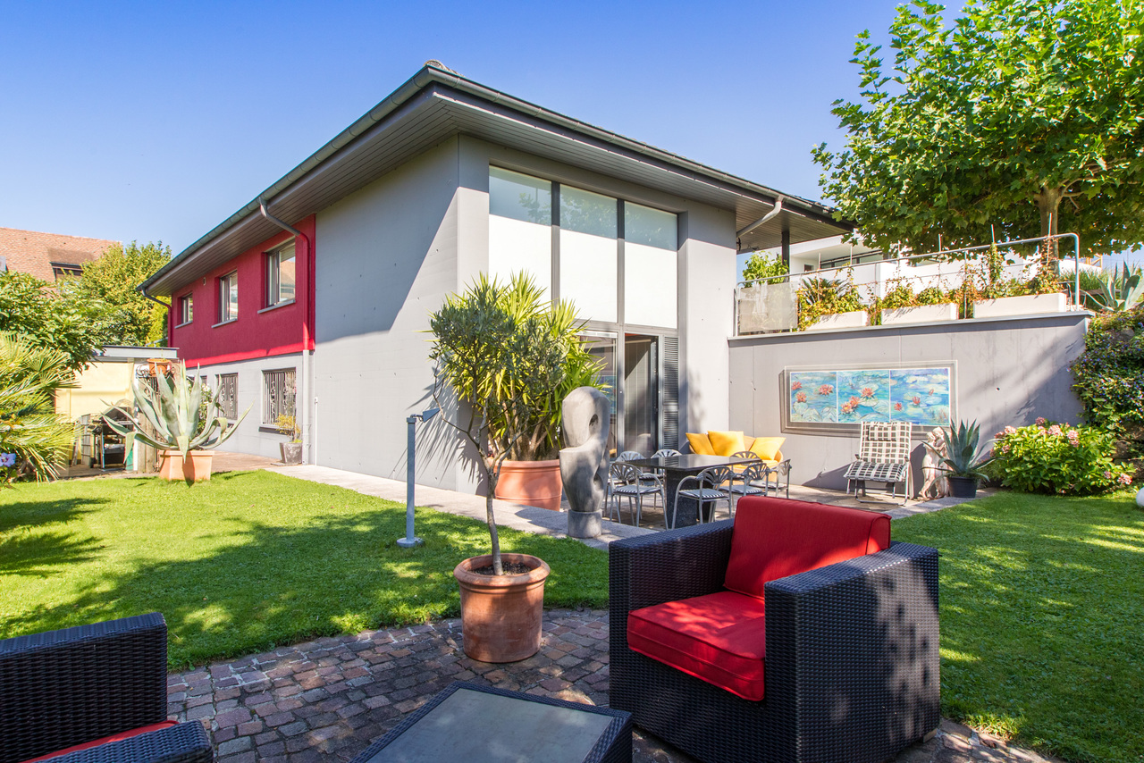 Geniessen Sie den eigenen Gartenbereich, der zum Masterbedroom gehört. Geniessen Sie den eigenen Gartenbereich, der zum Masterbedroom gehört.