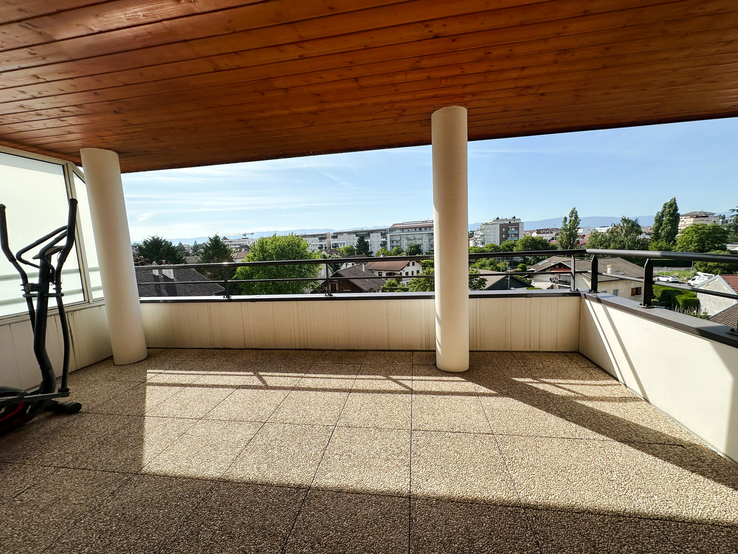 Interior view 11