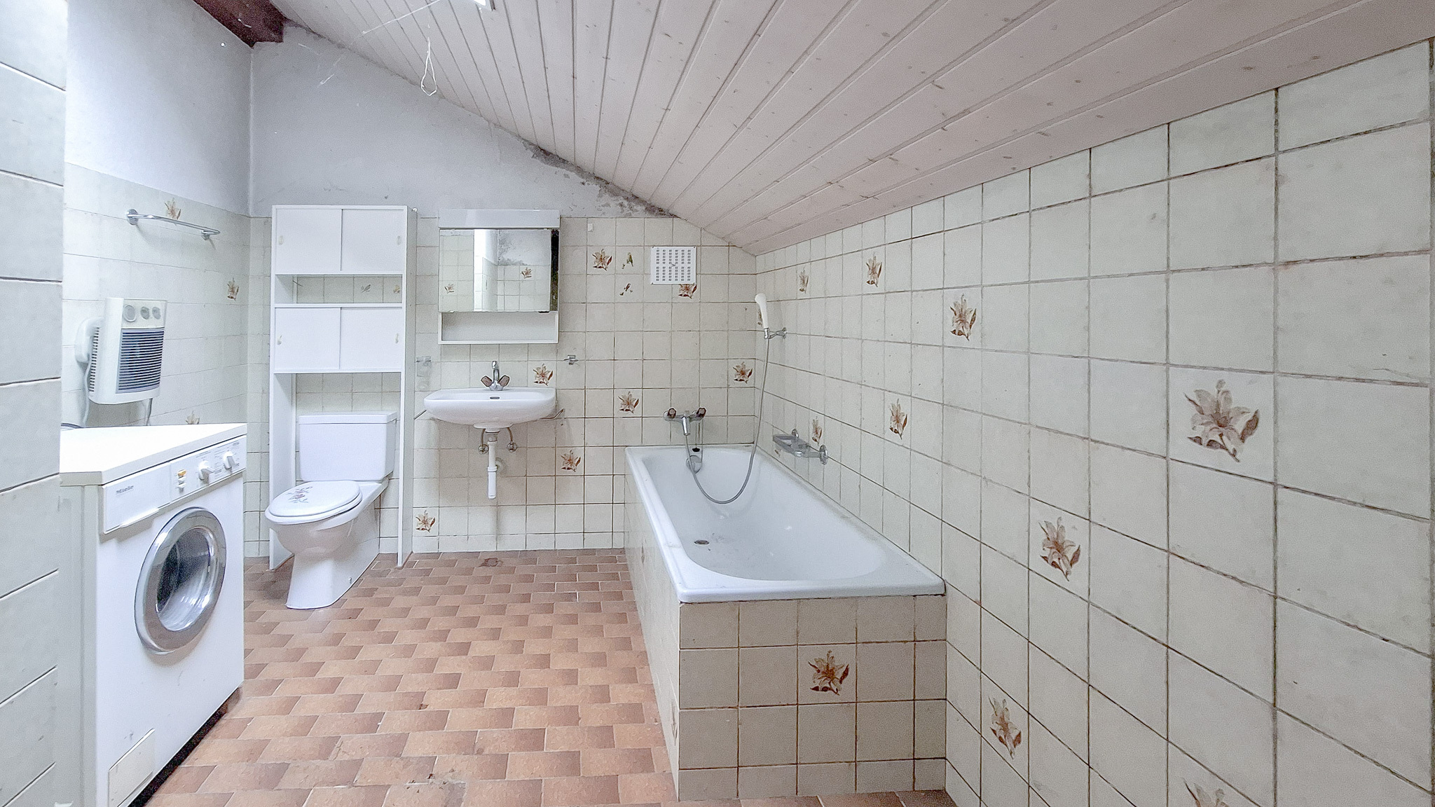 Salle d'eau au rez supérieur