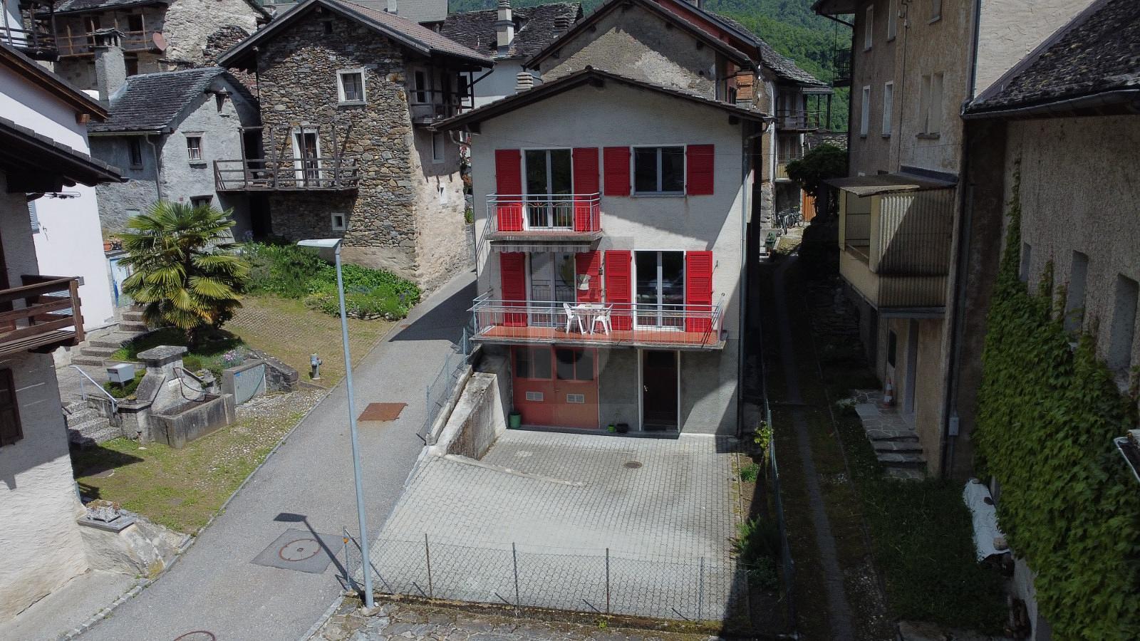 Photo 1