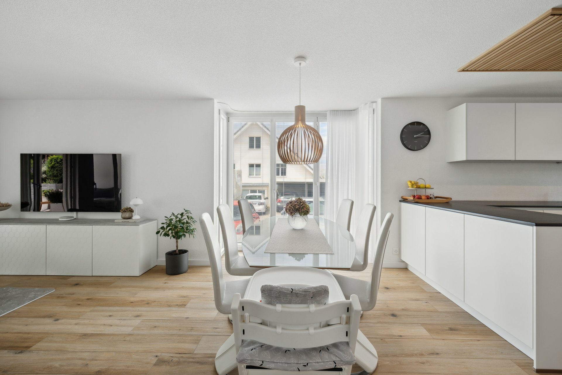 Wohnzimmer mit offener Küche Wohnzimmer mit offener Küche