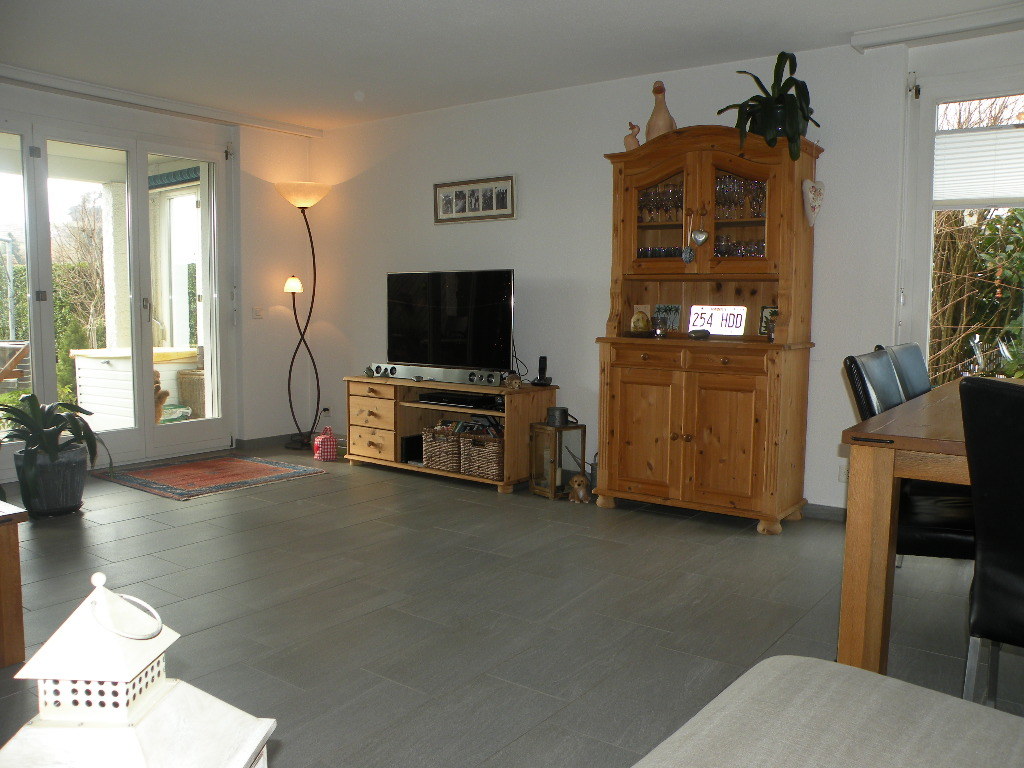 Wohnzimmer mit Gartenausgang