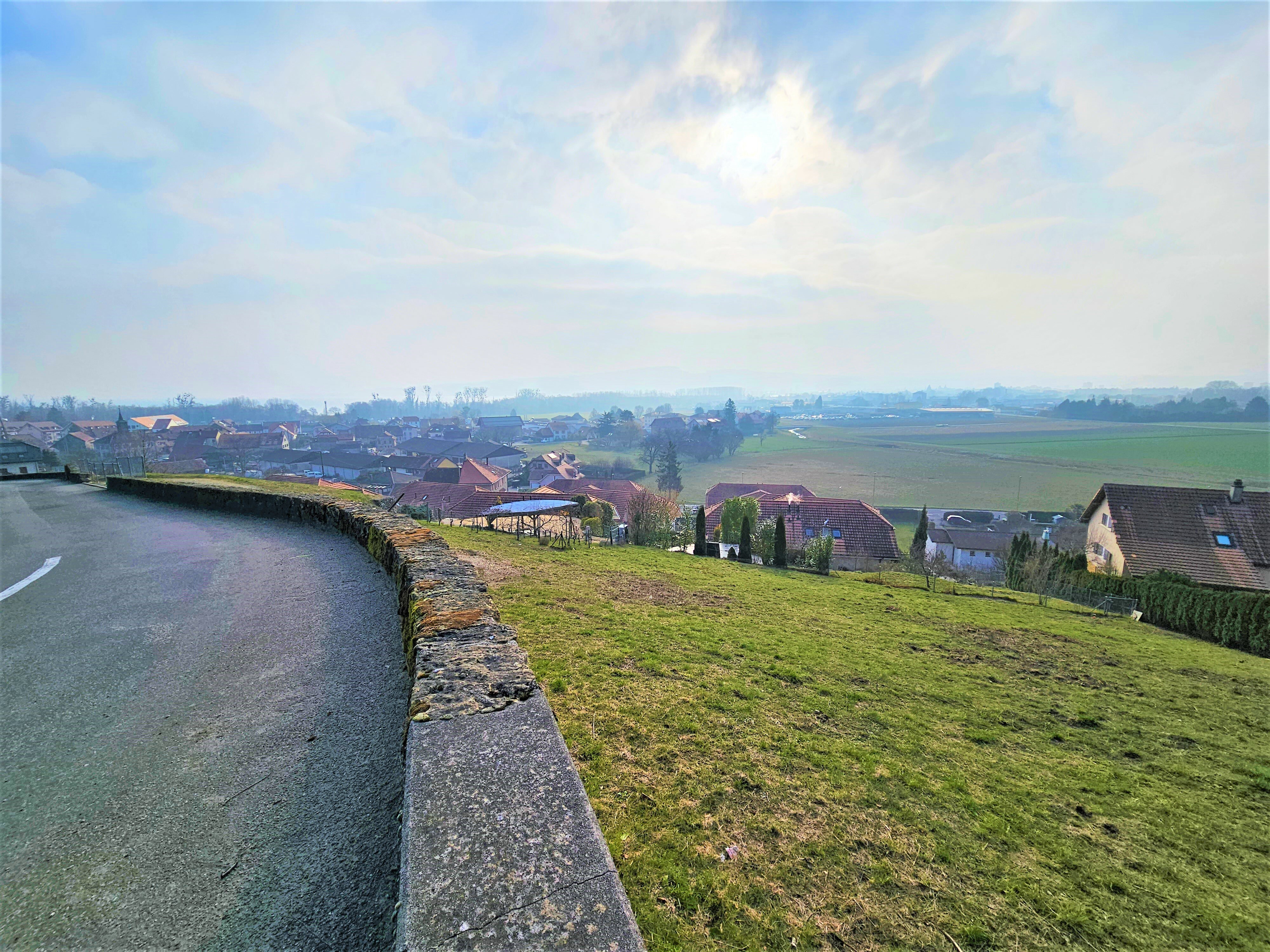 Terrain à bâtir sur une position privilégiée et dominante Terrain à bâtir sur une position privilégiée et dominante