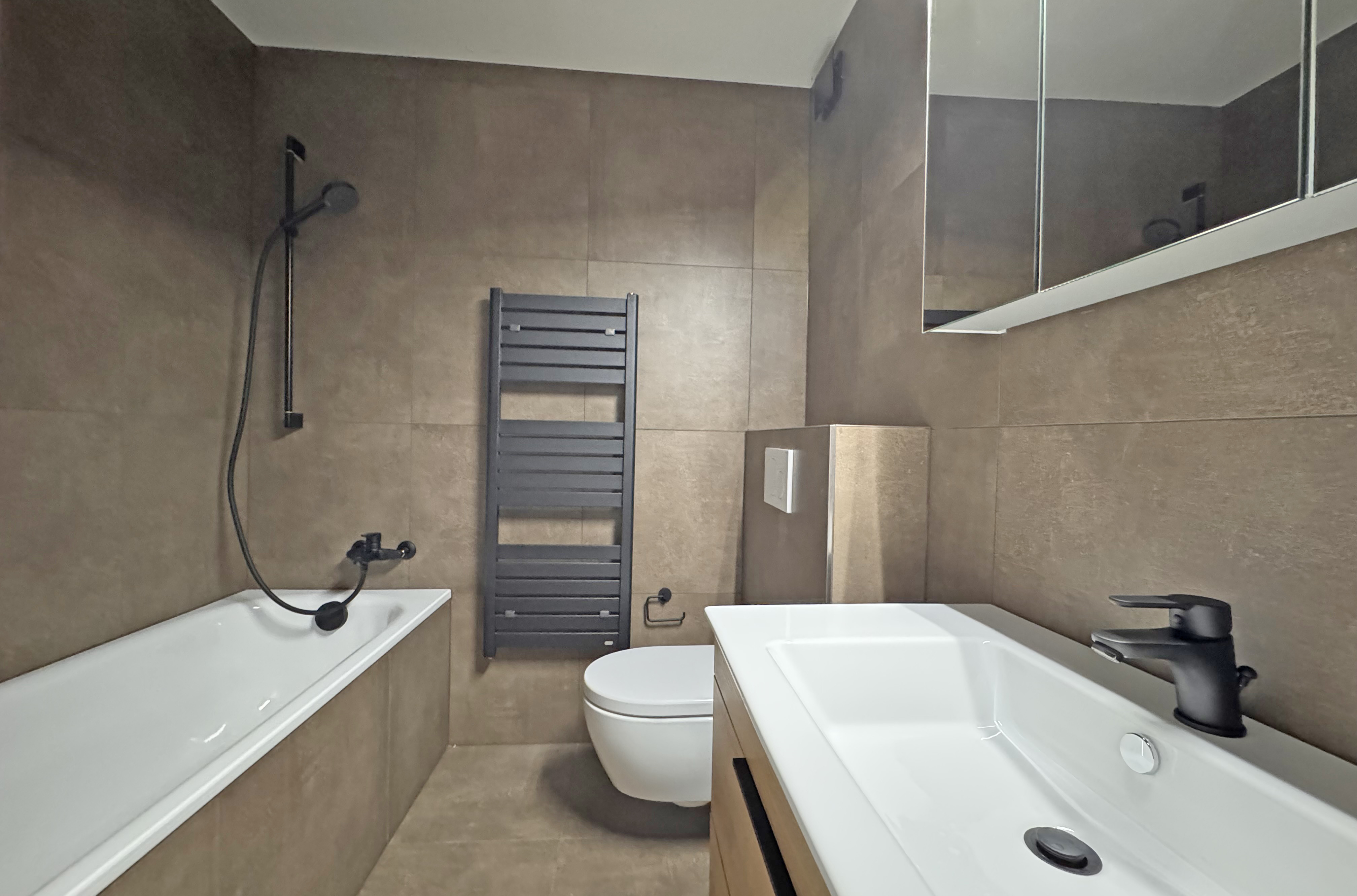 5.5 Zimmer, 1. OG neu renoviert 5.5 Zimmer, 1. OG neu renoviert