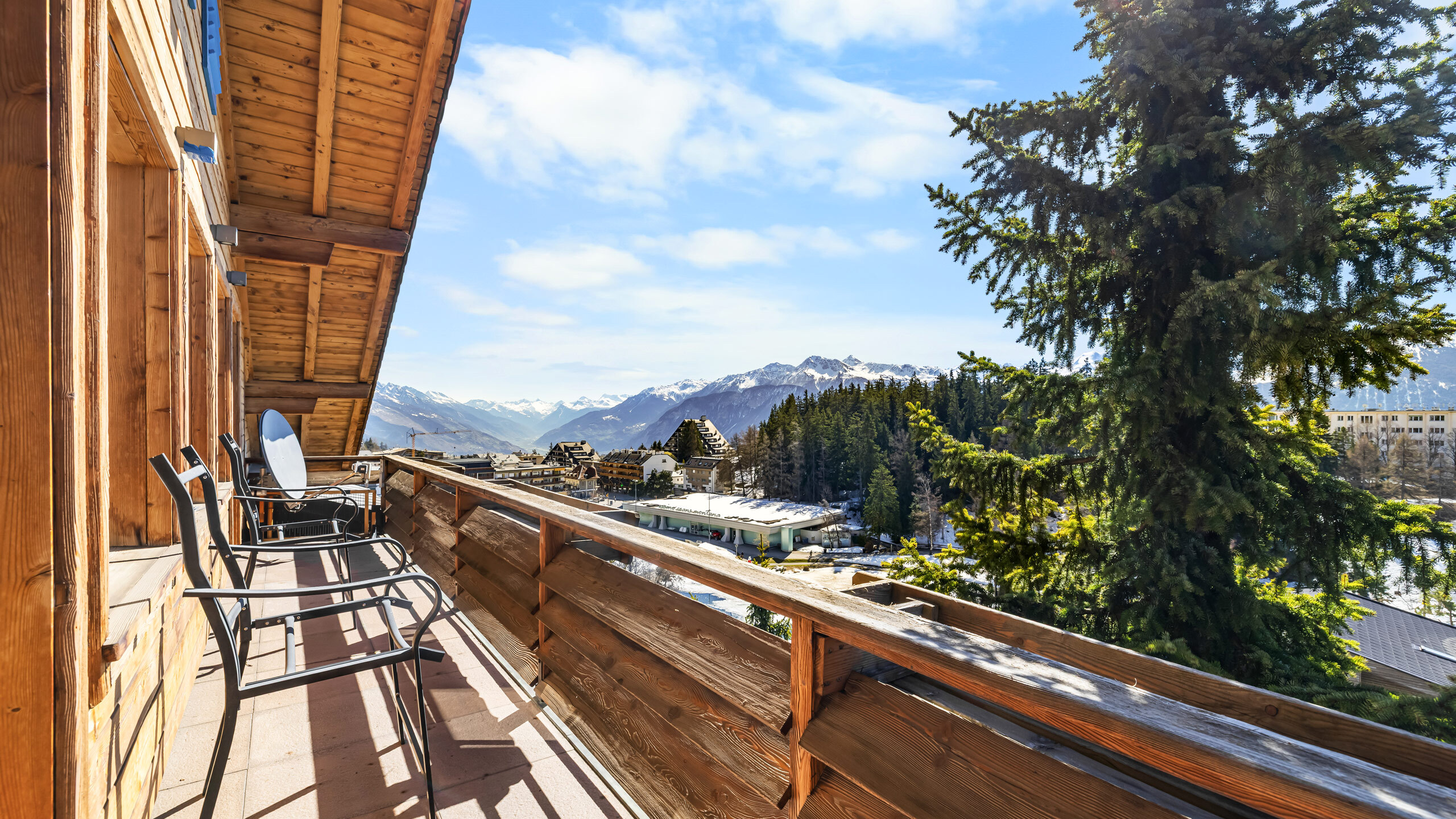 Balcon 1er étage - Vue Est Balcon 1er étage - Vue Est