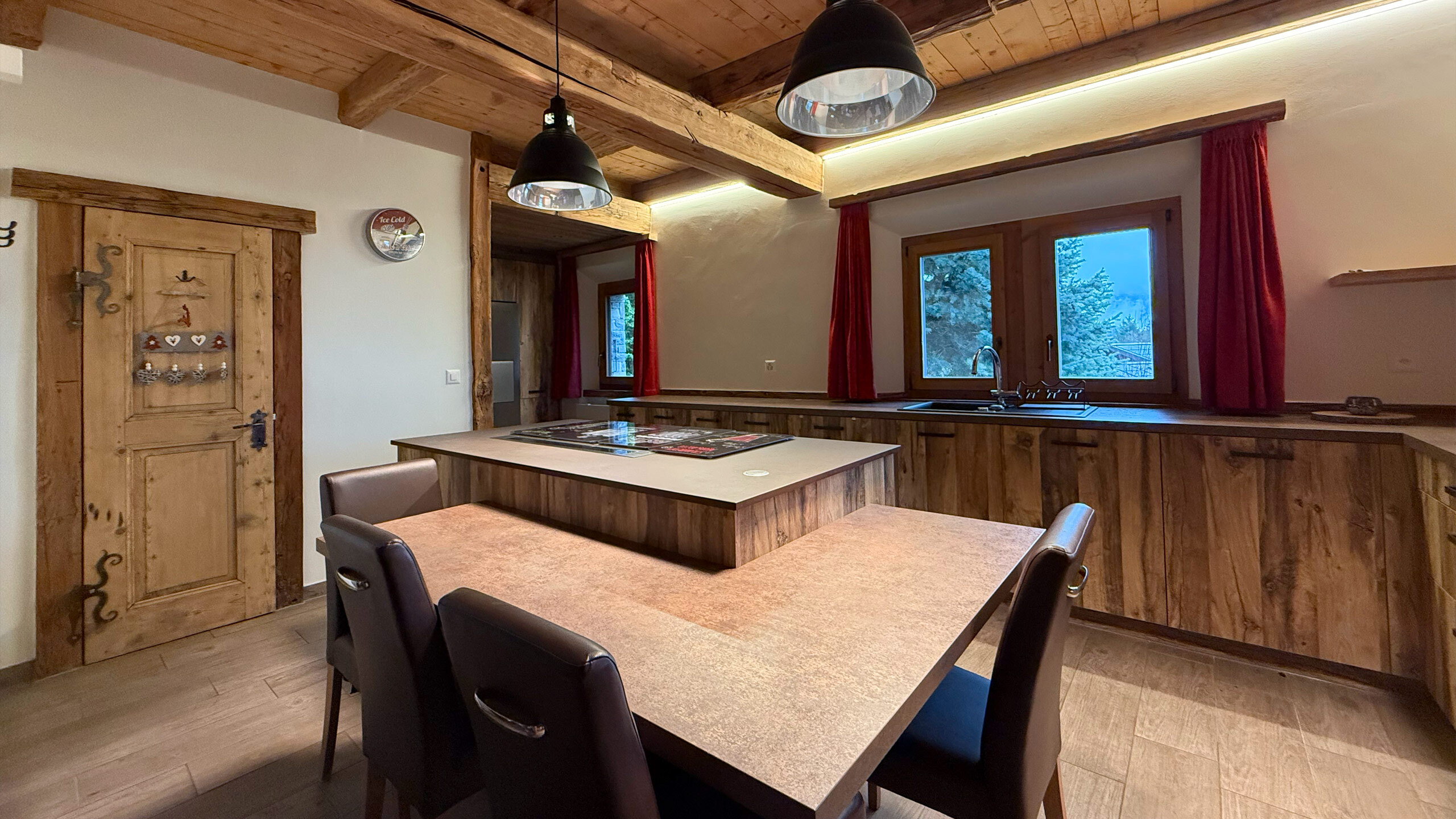 Cuisine - Vue depuis l'escalier