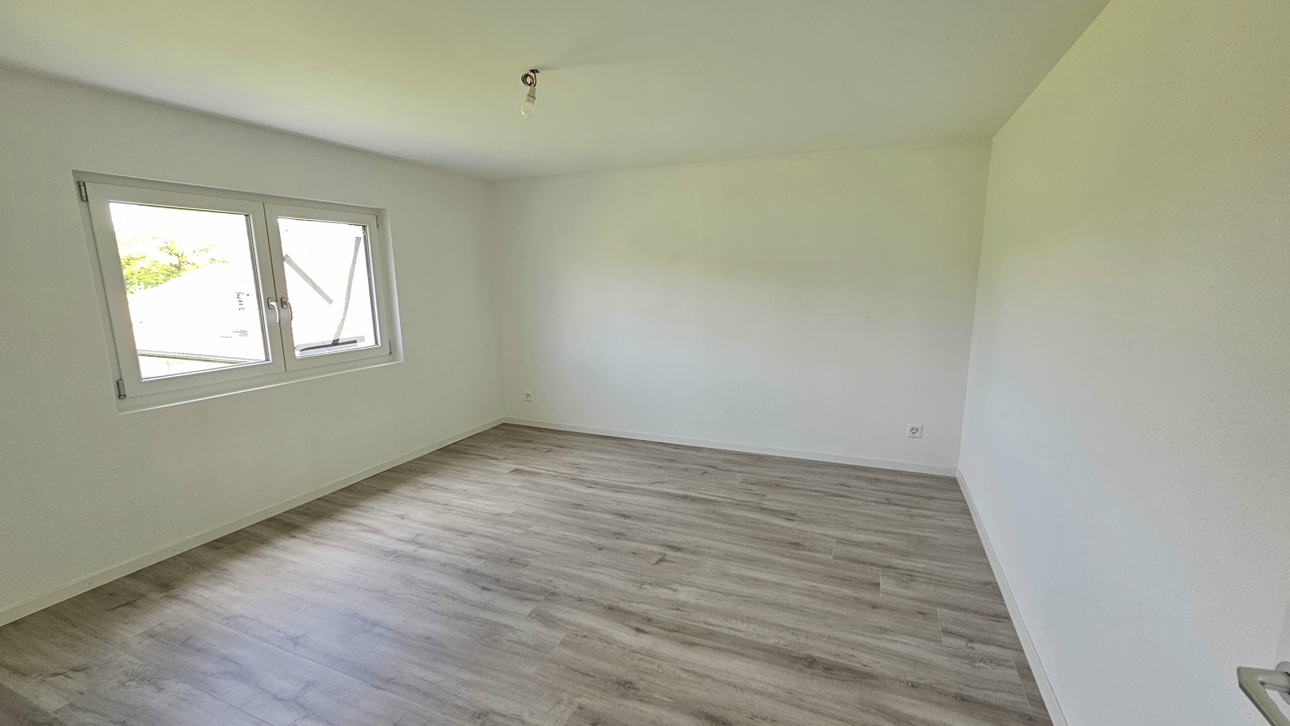 3.5 pièces 1er étage (immeuble rénové)