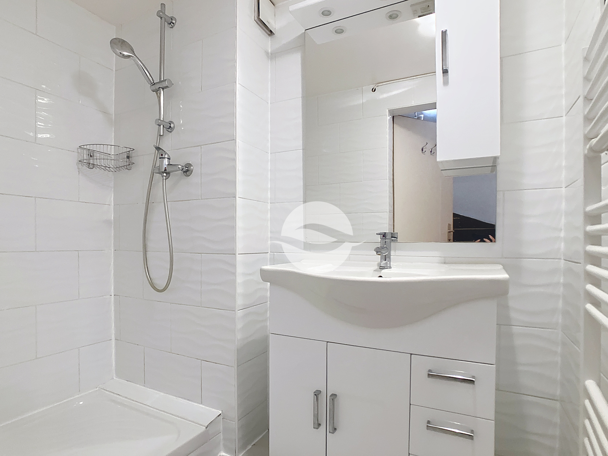 Sous-Sol : Salle de douche avec WC séparés