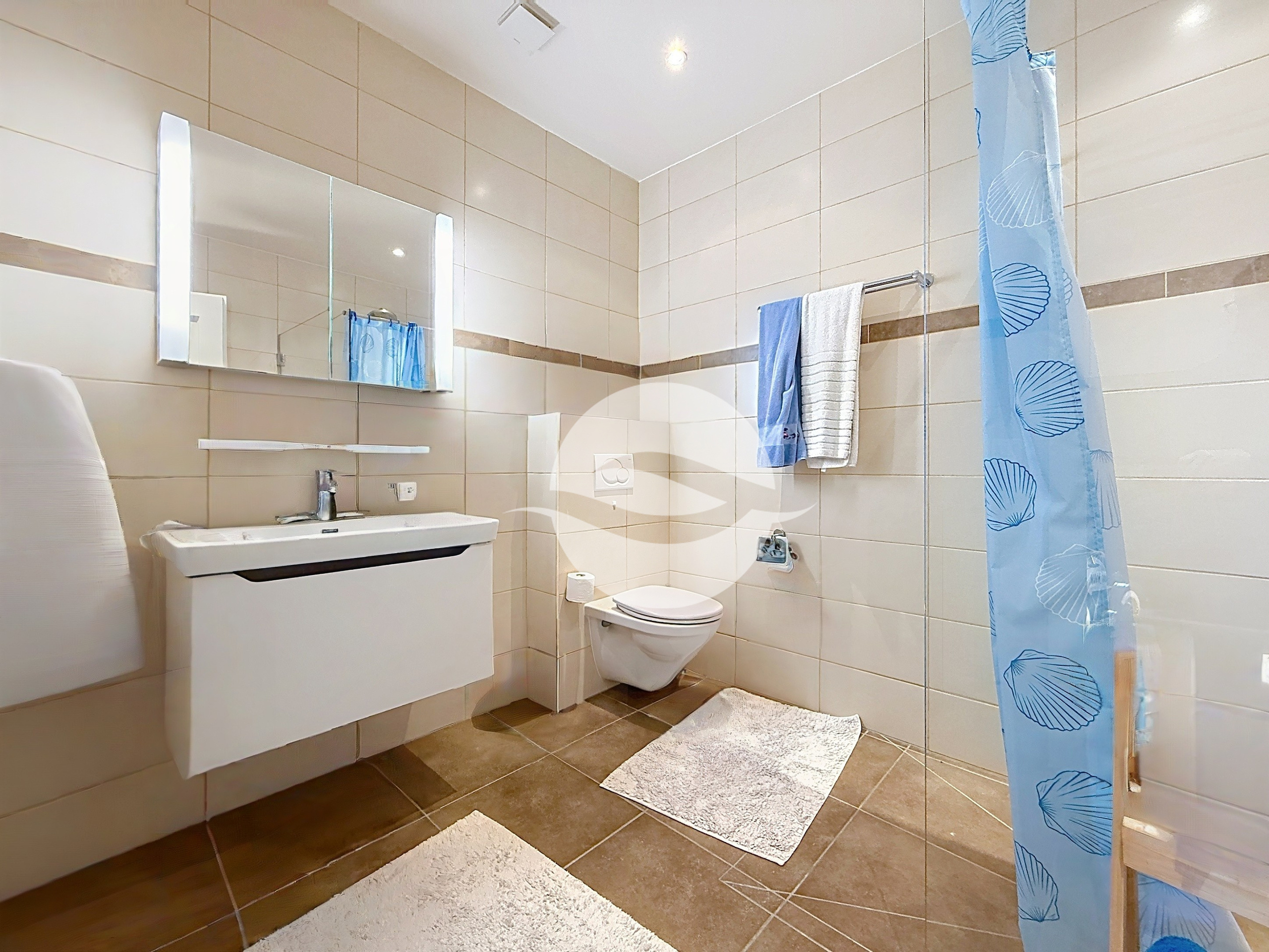2ème : Salle de douche privative