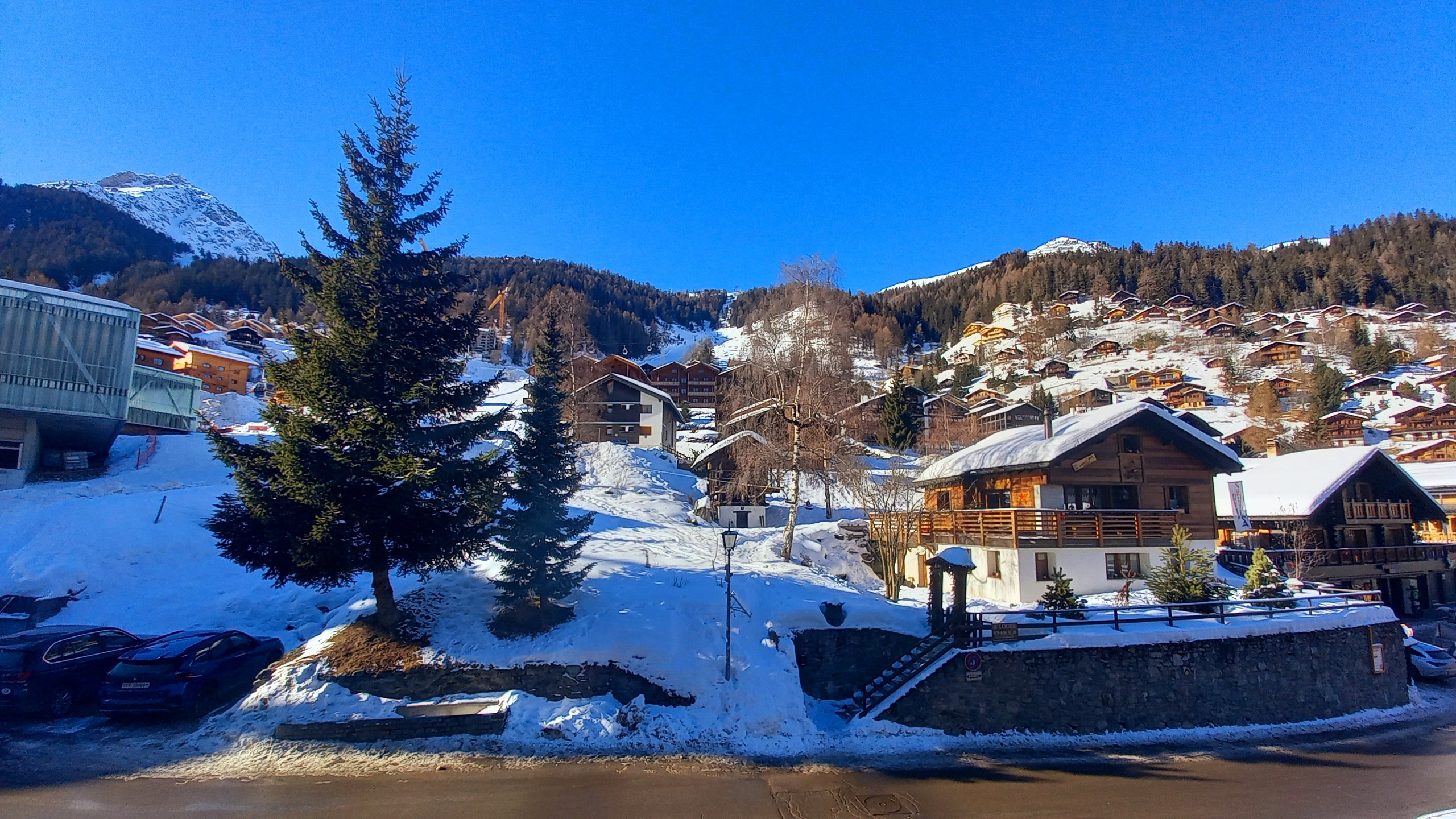 Vue du balcon côté ouest  Vue du balcon côté ouest